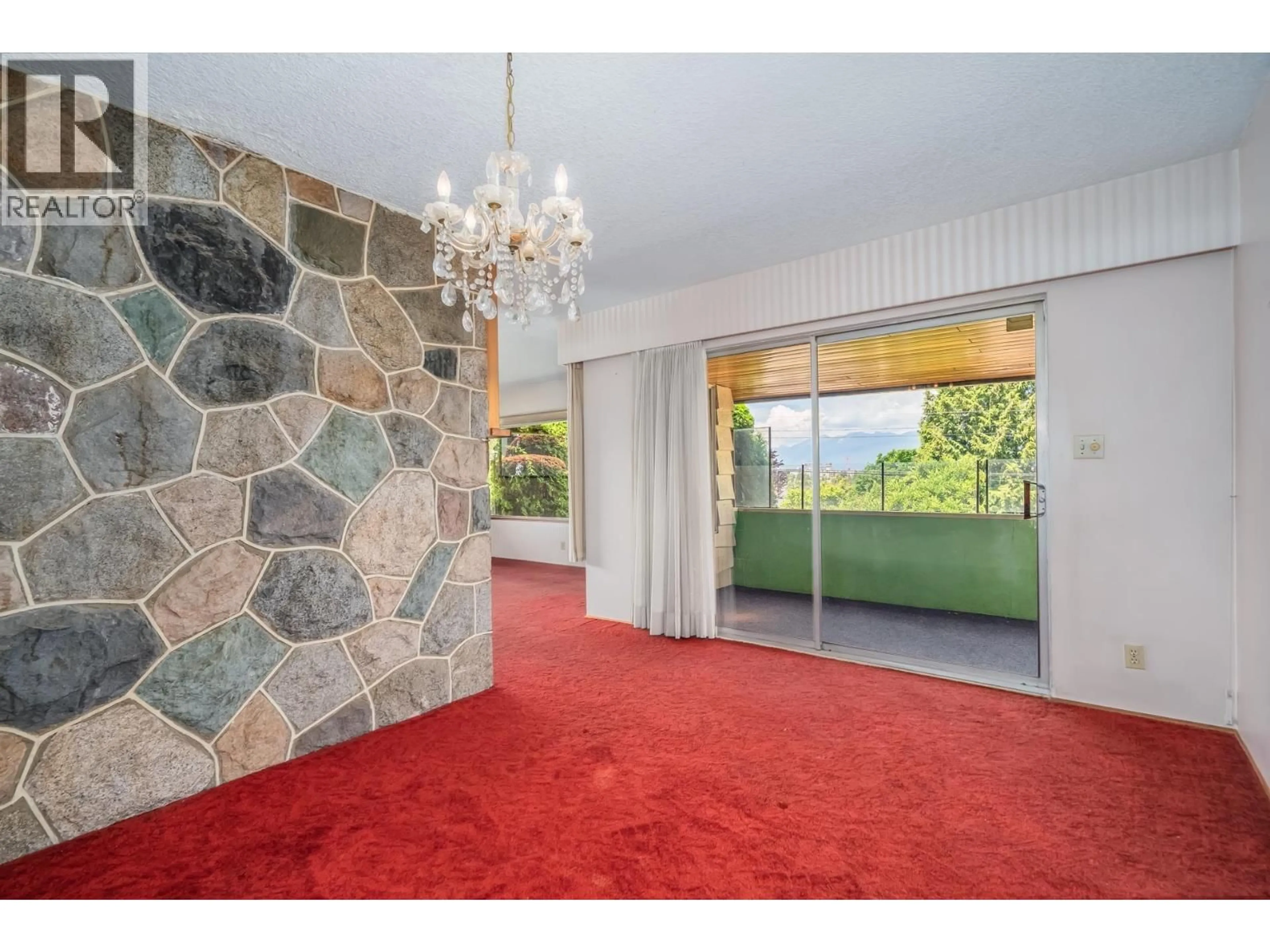 Indoor foyer for 5240 HALLEY AVENUE, Burnaby British Columbia V5H2P8