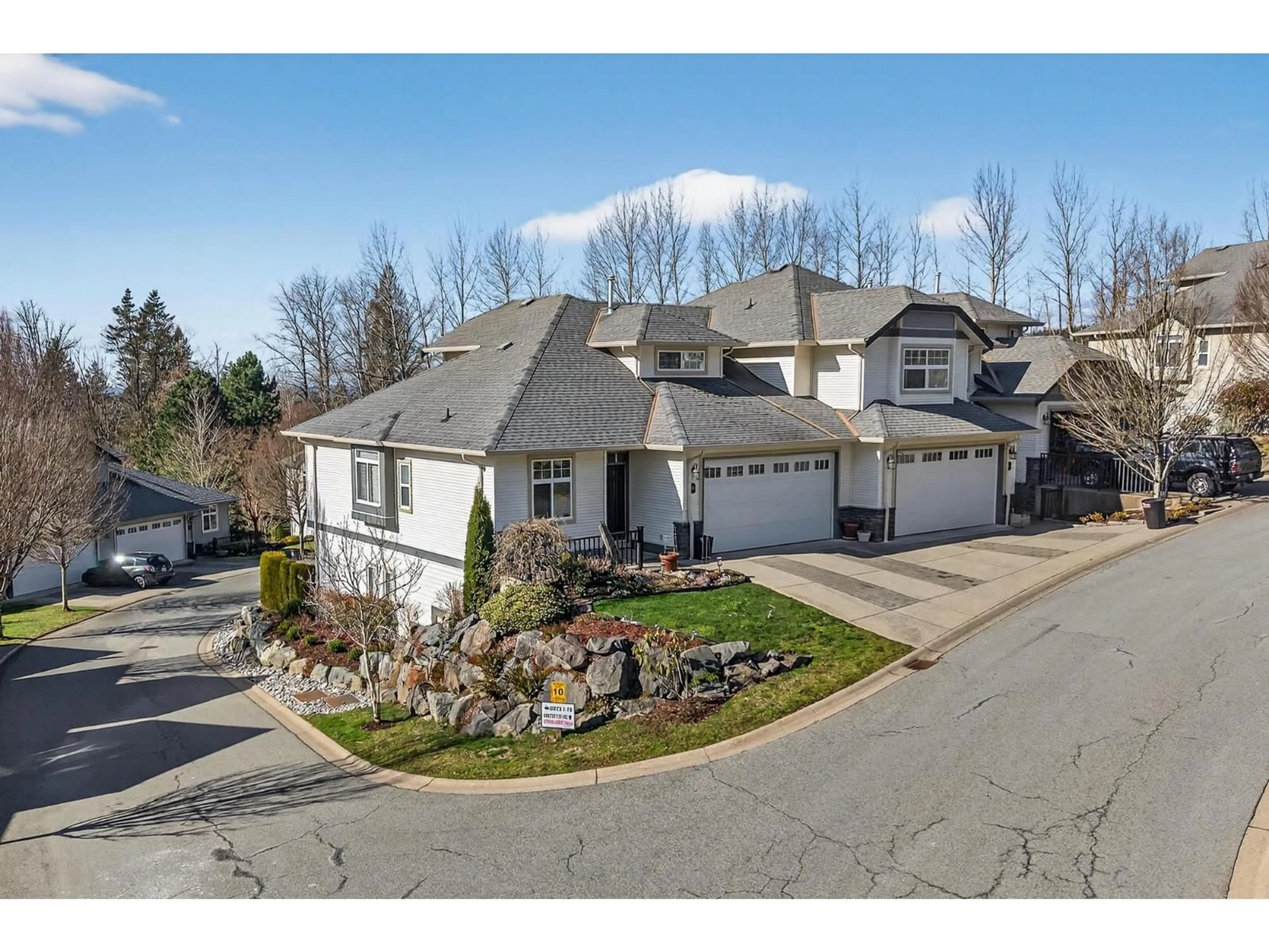A pic from outside/outdoor area/front of a property/back of a property/a pic from drone, street for 16 - 36260 MCKEE ROAD, Abbotsford British Columbia V3G0A9