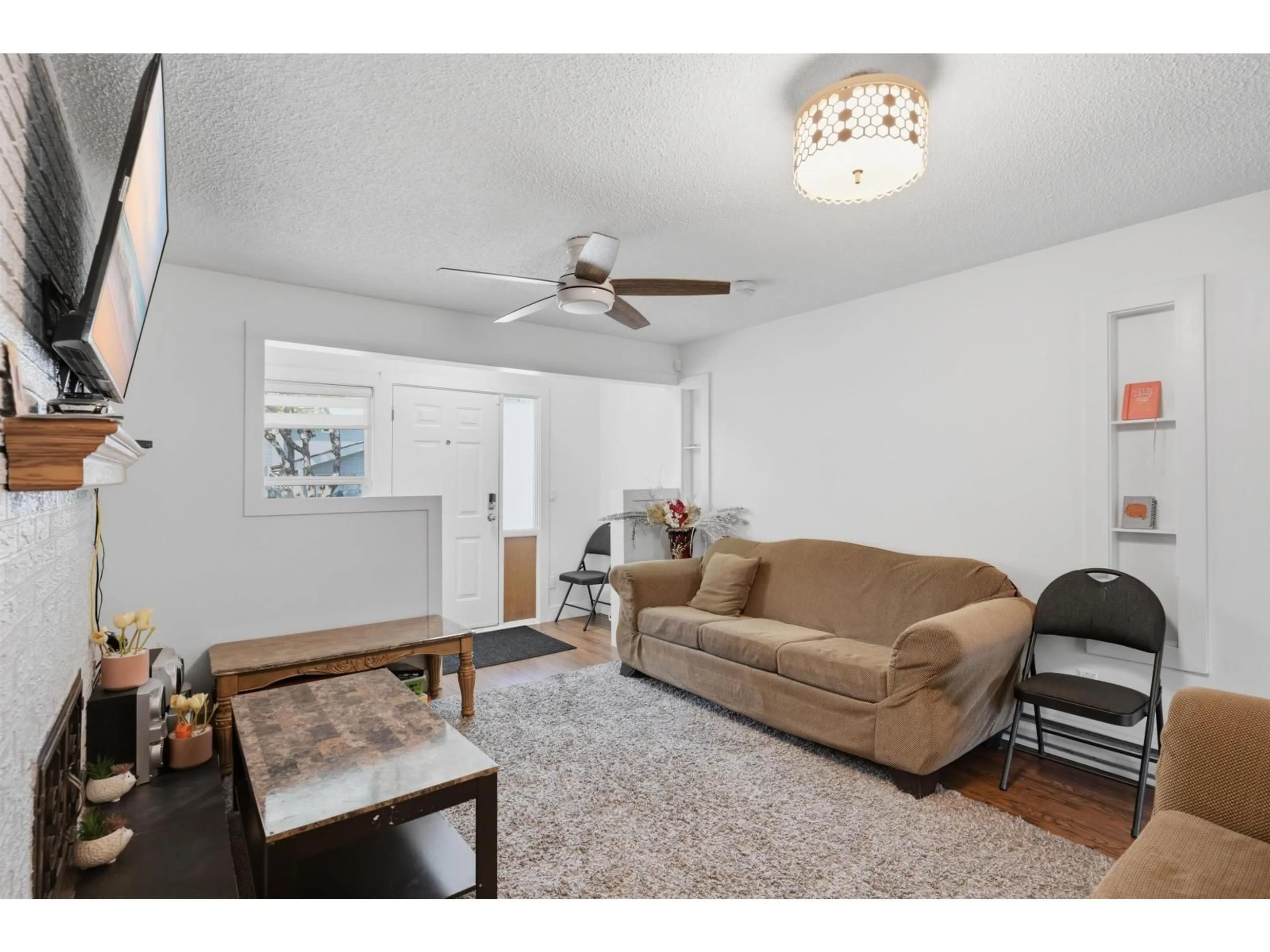 Living room with furniture, unknown for 13242 67 AVENUE, Surrey British Columbia V3W7J2