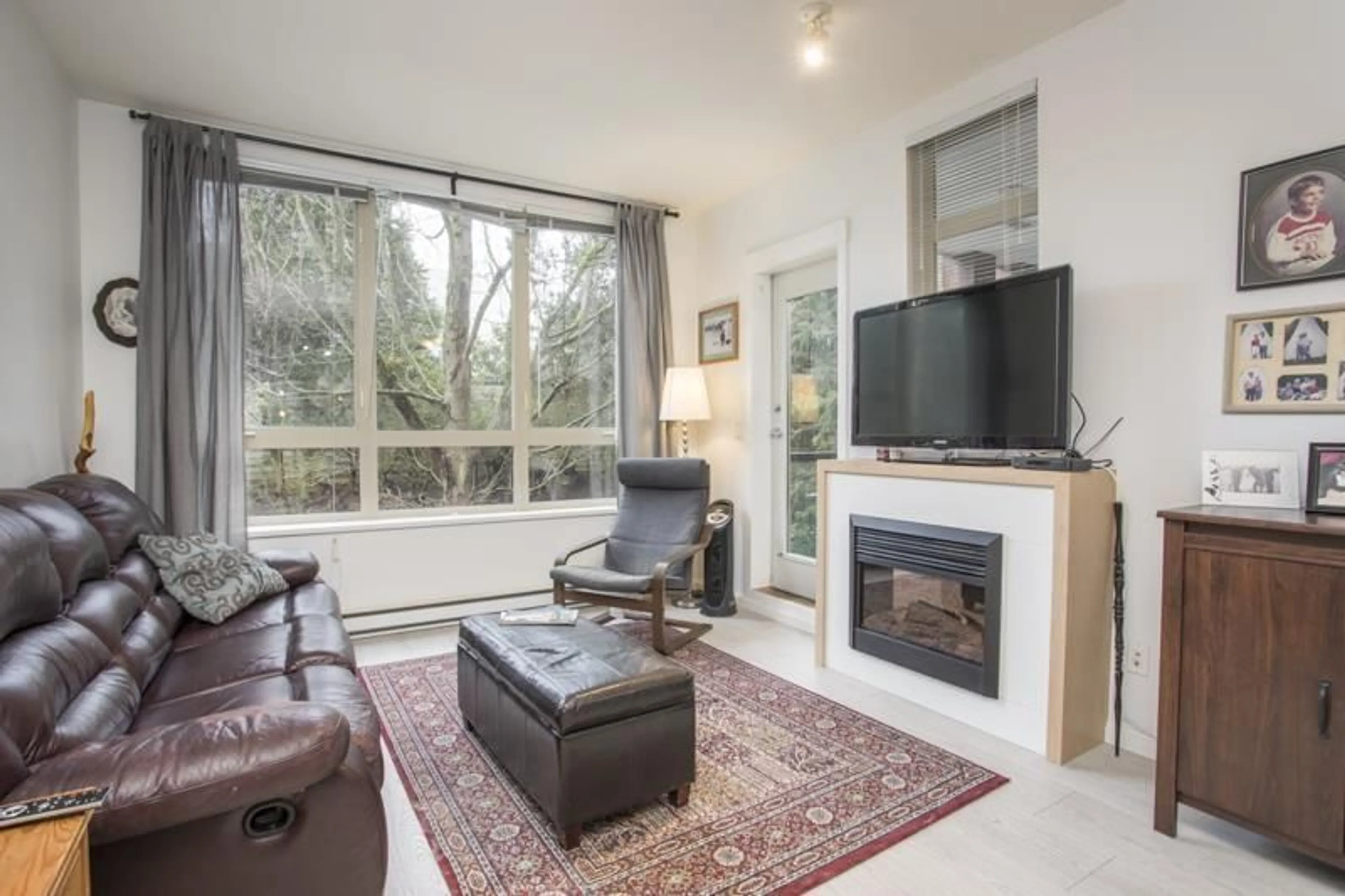 Living room with furniture, unknown for 223 - 15988 26 AVENUE, Surrey British Columbia V3Z5K3