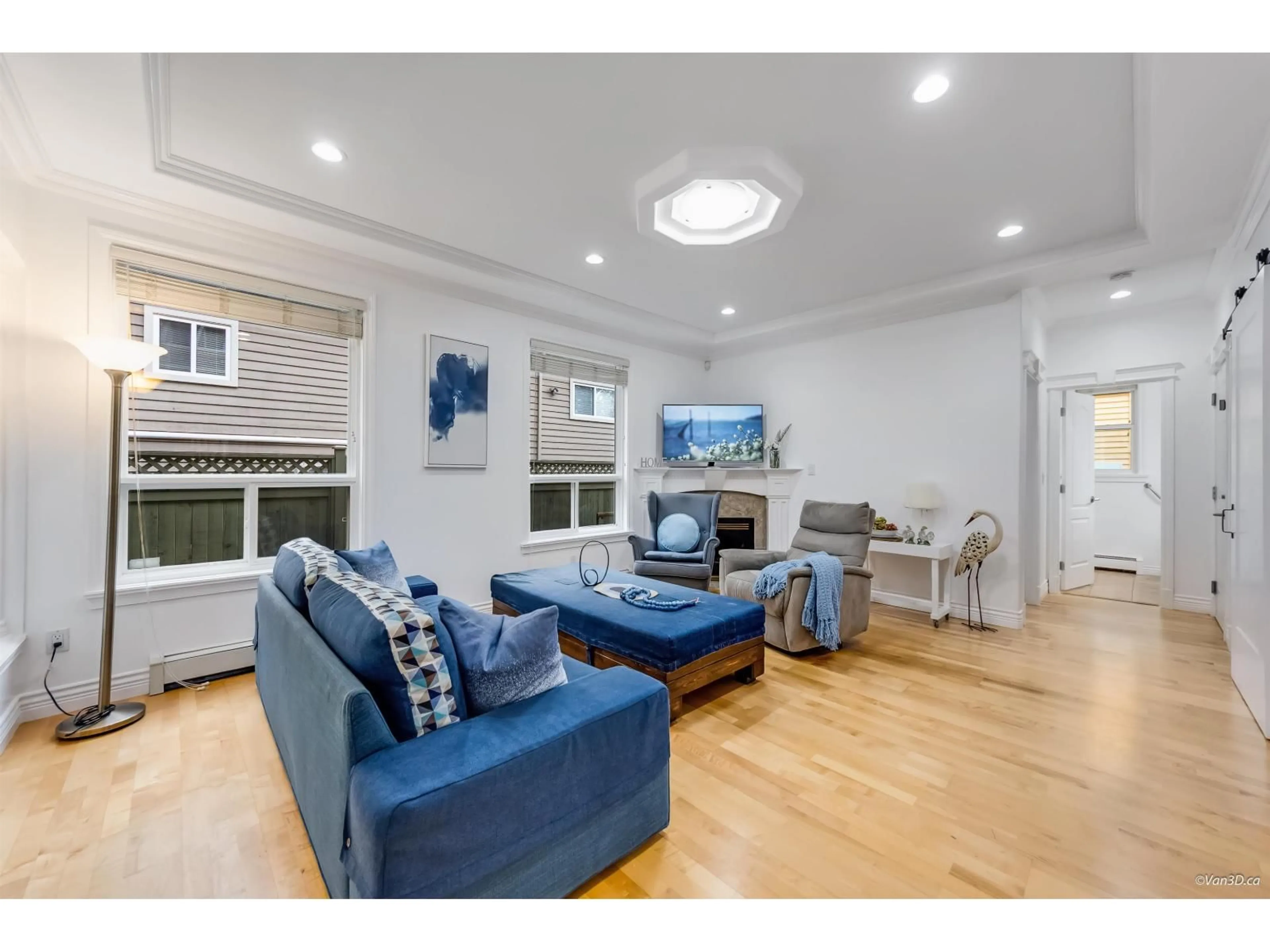 Living room with furniture, unknown for 14906 23 AVENUE, Surrey British Columbia V4A9X2