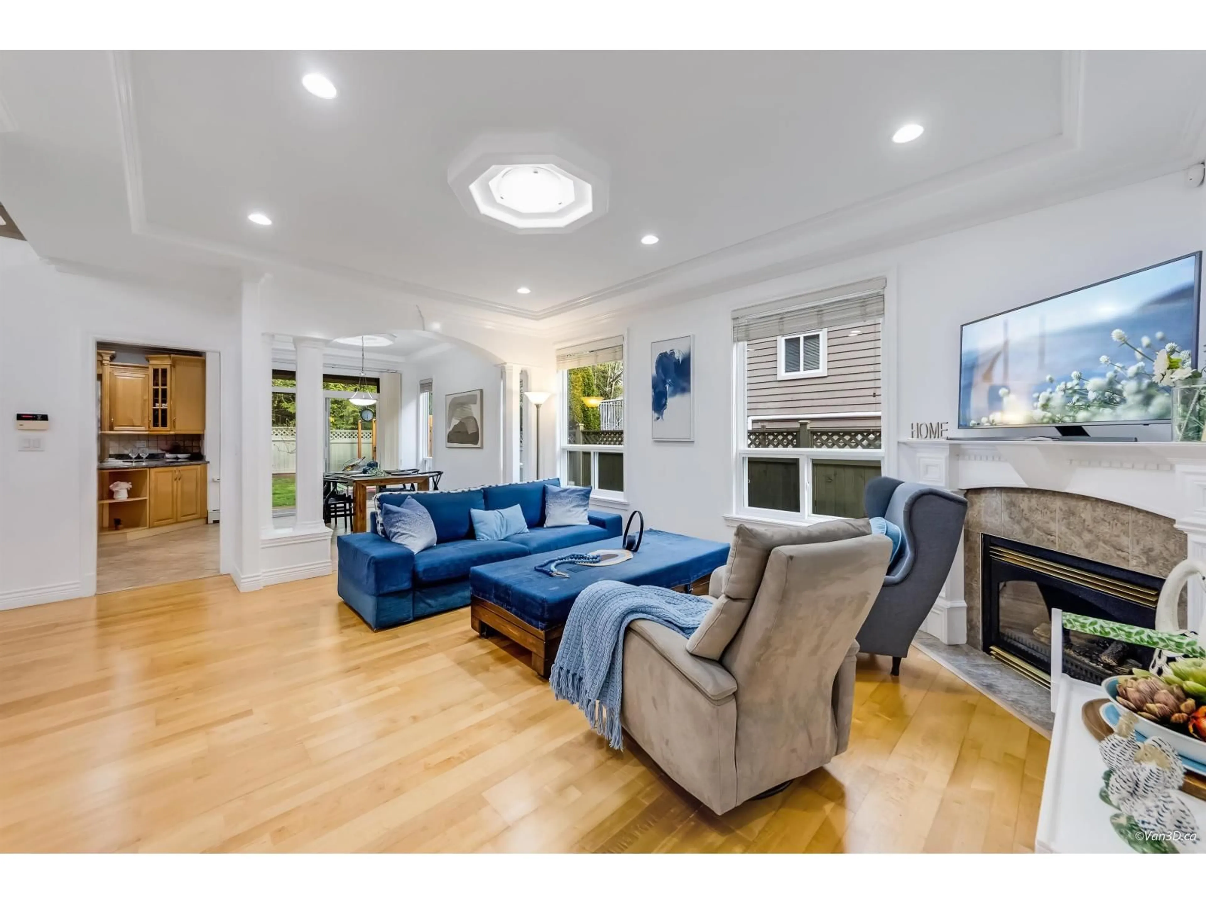 Living room with furniture, unknown for 14906 23 AVENUE, Surrey British Columbia V4A9X2