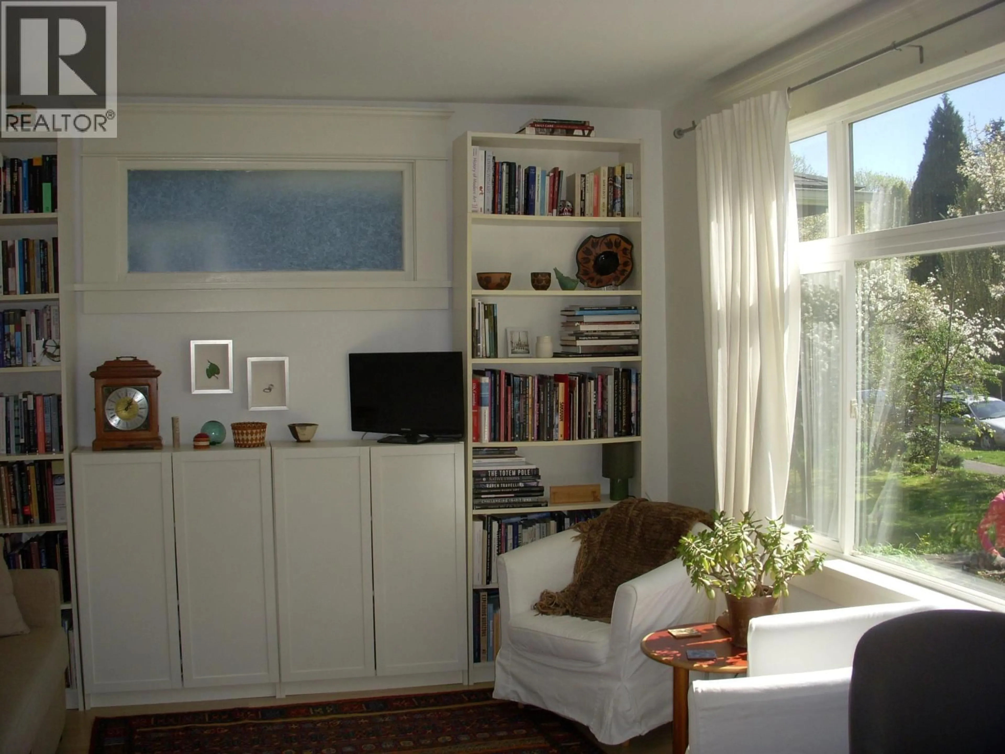 Living room with furniture, wood/laminate floor for 2047 14TH AVENUE, Vancouver British Columbia V6J2K3