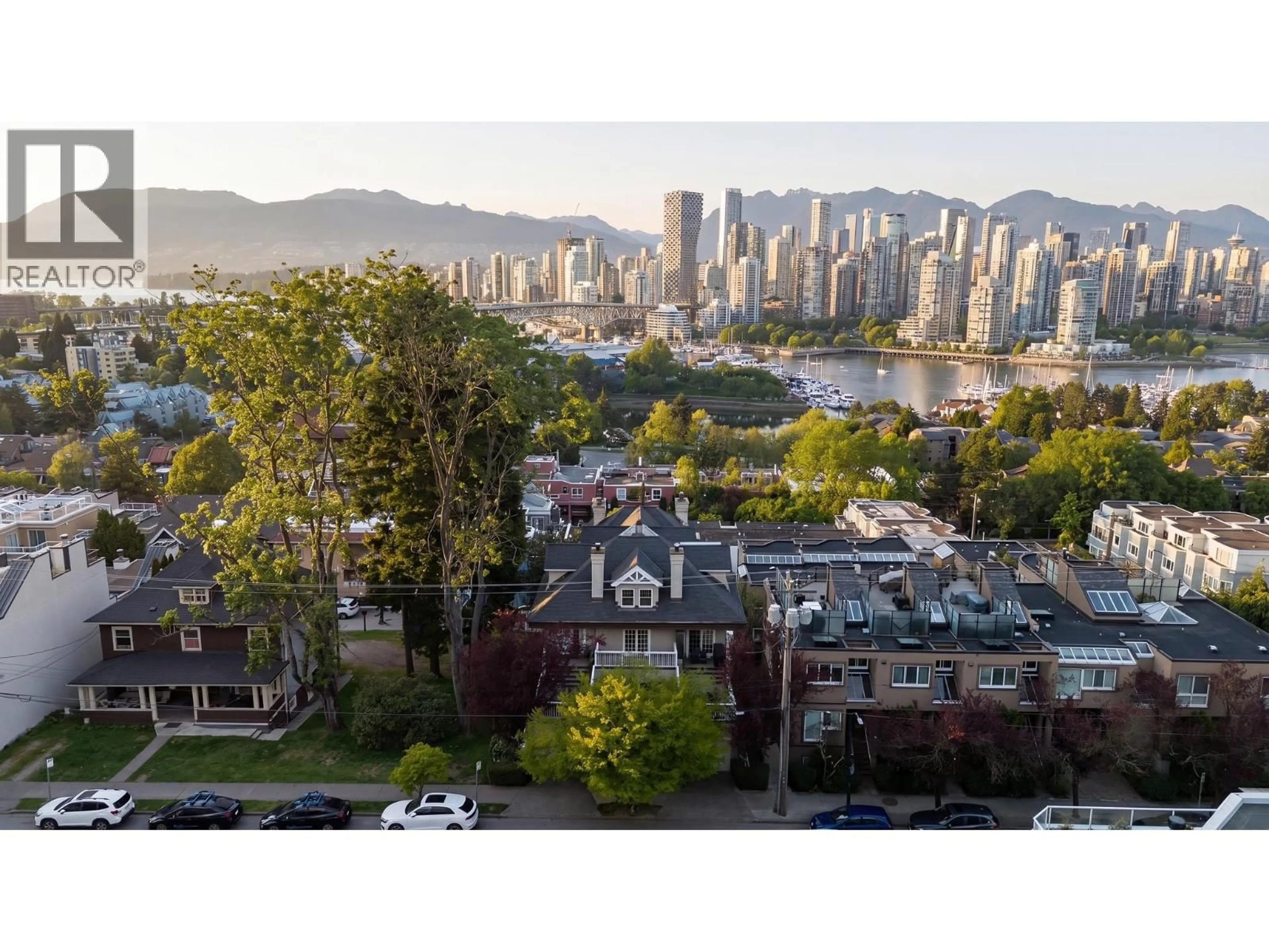 A pic from outside/outdoor area/front of a property/back of a property/a pic from drone, city buildings view from balcony for 1229 8TH AVENUE, Vancouver British Columbia V6H1C7