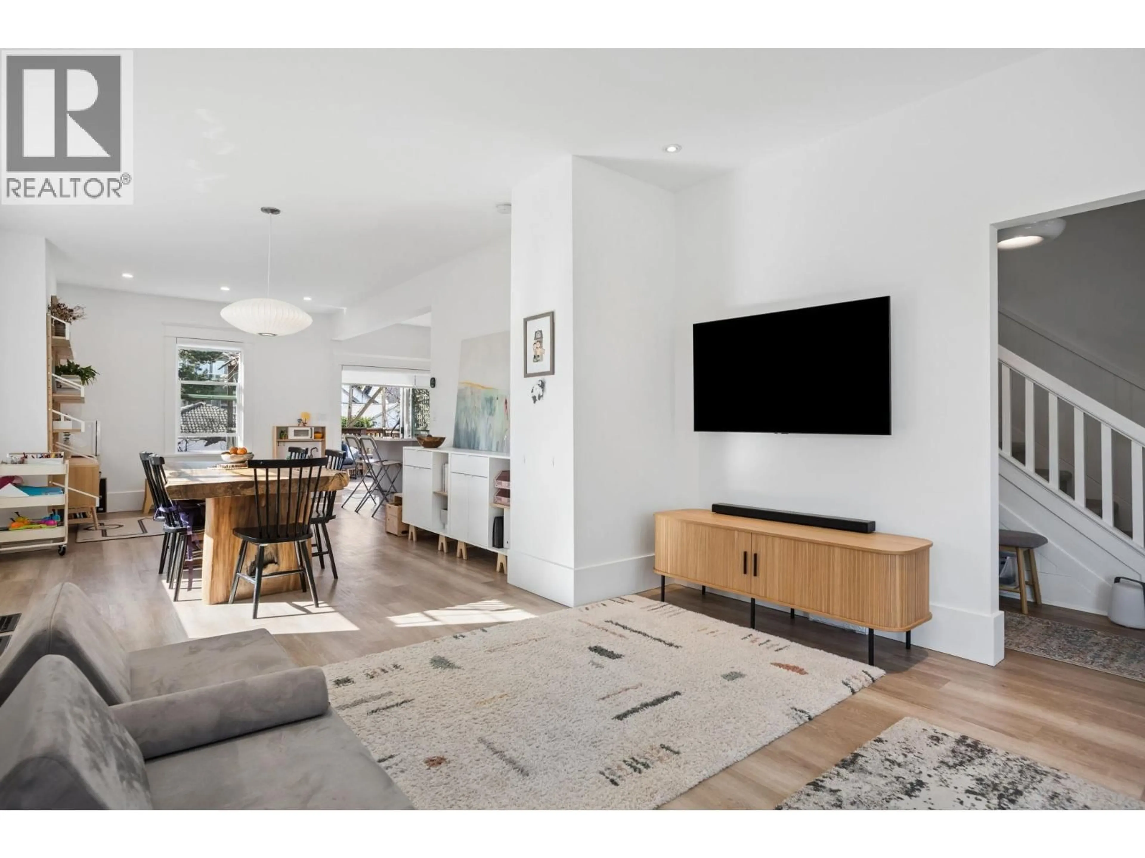 Unknown for 494 18TH AVENUE, Vancouver British Columbia V5V1G1