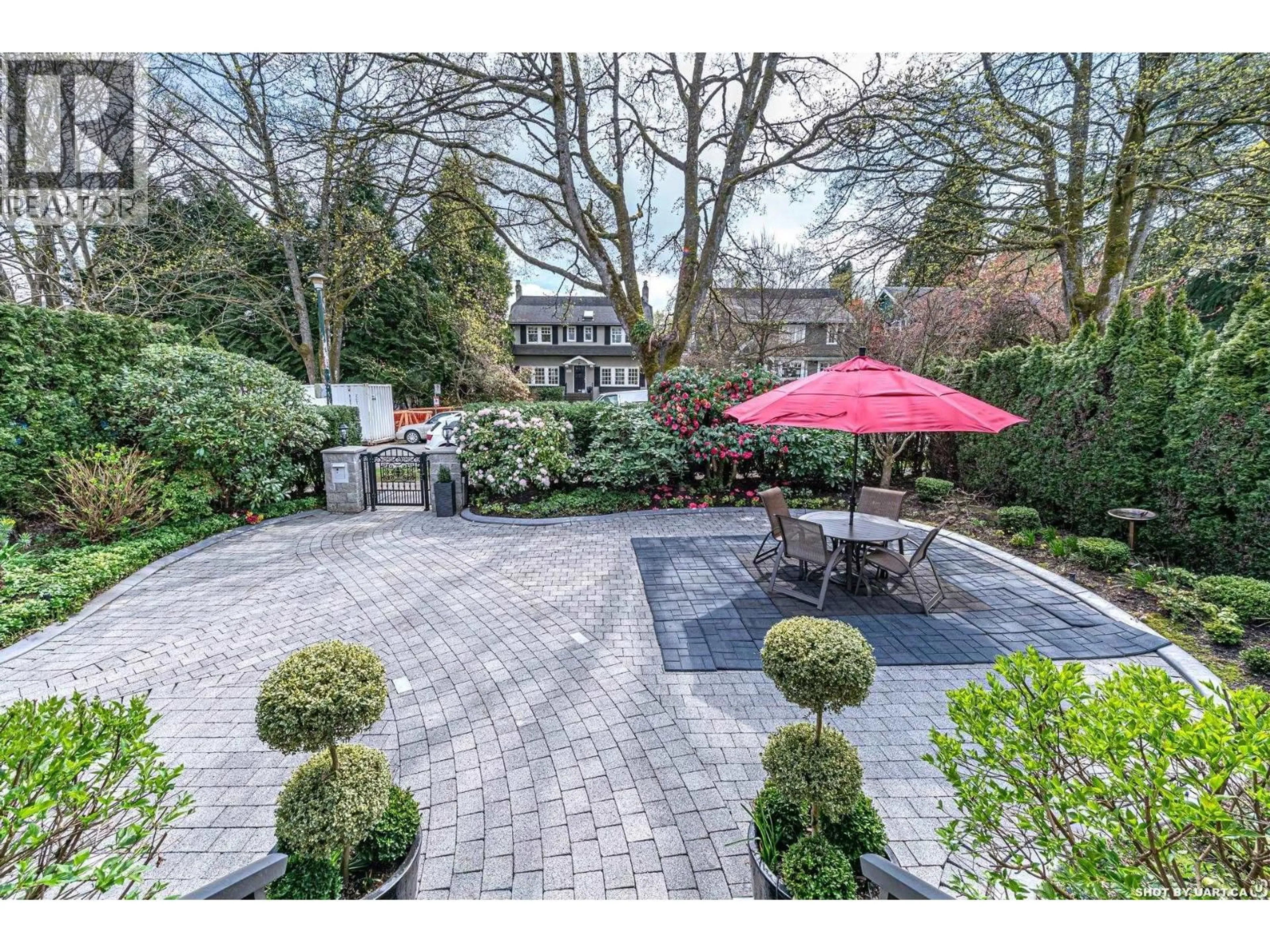 A pic from outside/outdoor area/front of a property/back of a property/a pic from drone, street for 1255 26TH AVENUE, Vancouver British Columbia V6H2A8