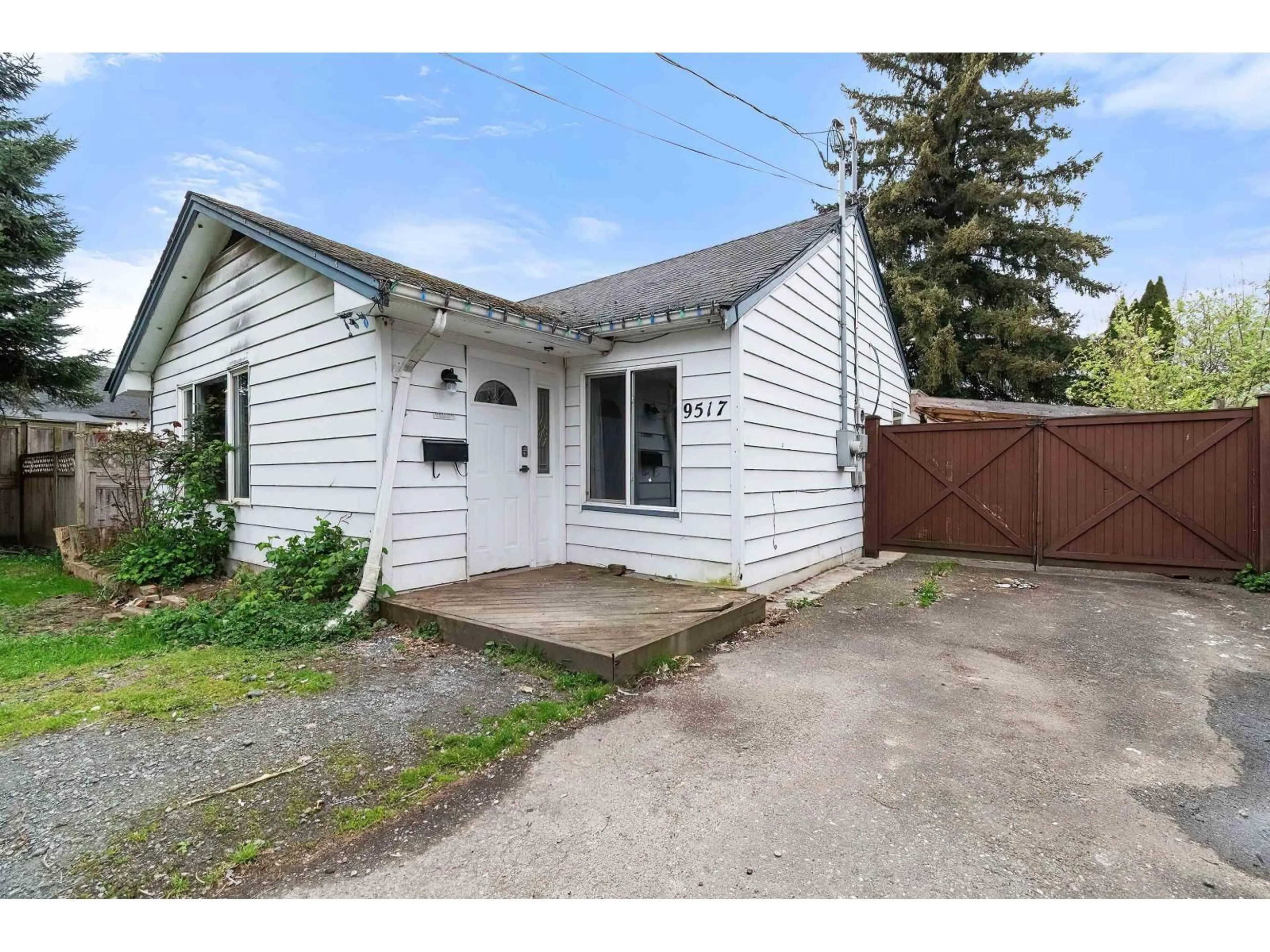 A pic from outside/outdoor area/front of a property/back of a property/a pic from drone, street for 9517 STANLEY STREET, Chilliwack British Columbia V2P3Y7