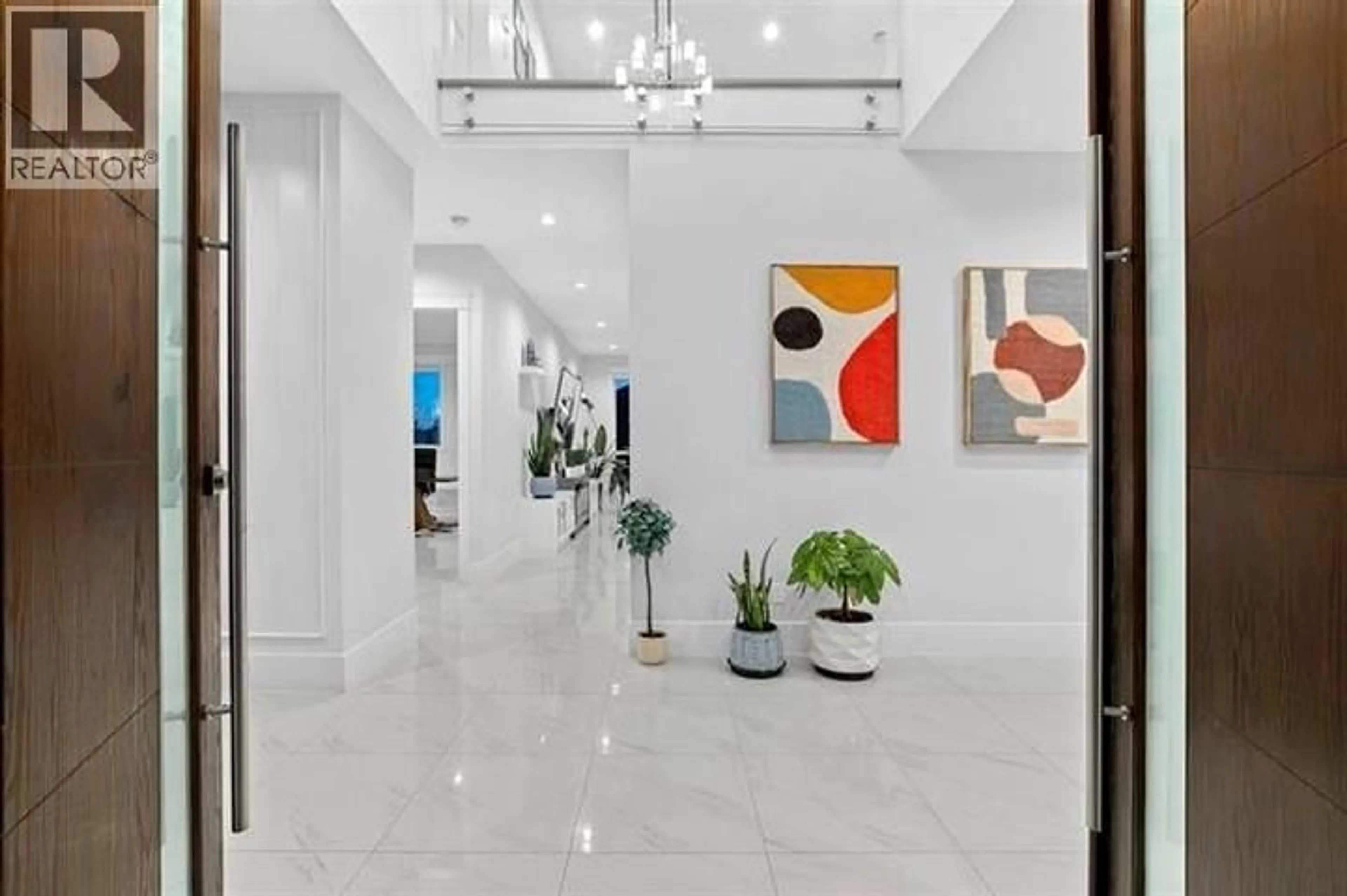 Indoor foyer for 338 MUNDY STREET, Coquitlam British Columbia V3K5M4