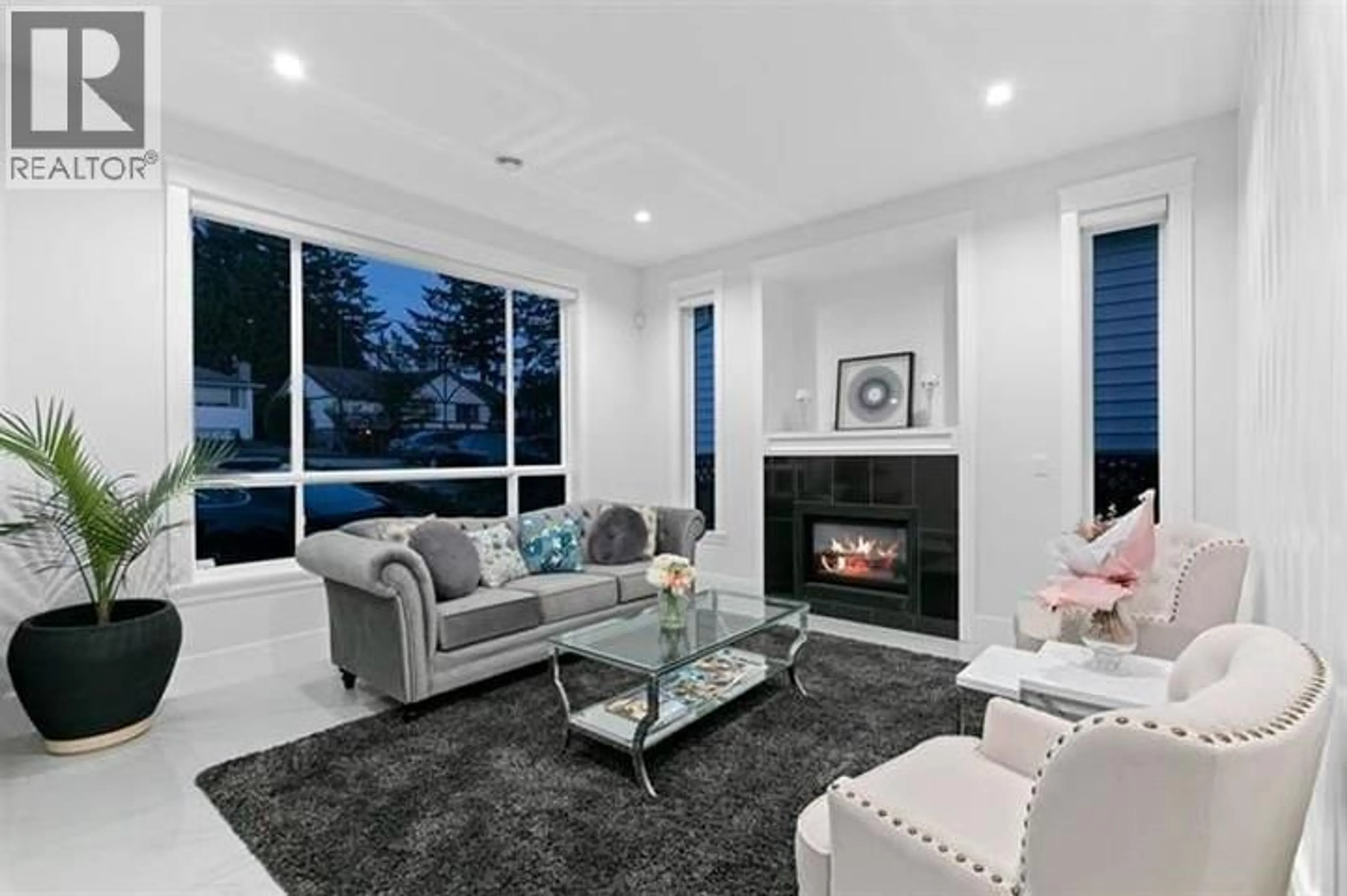 Living room with furniture, unknown for 338 MUNDY STREET, Coquitlam British Columbia V3K5M4