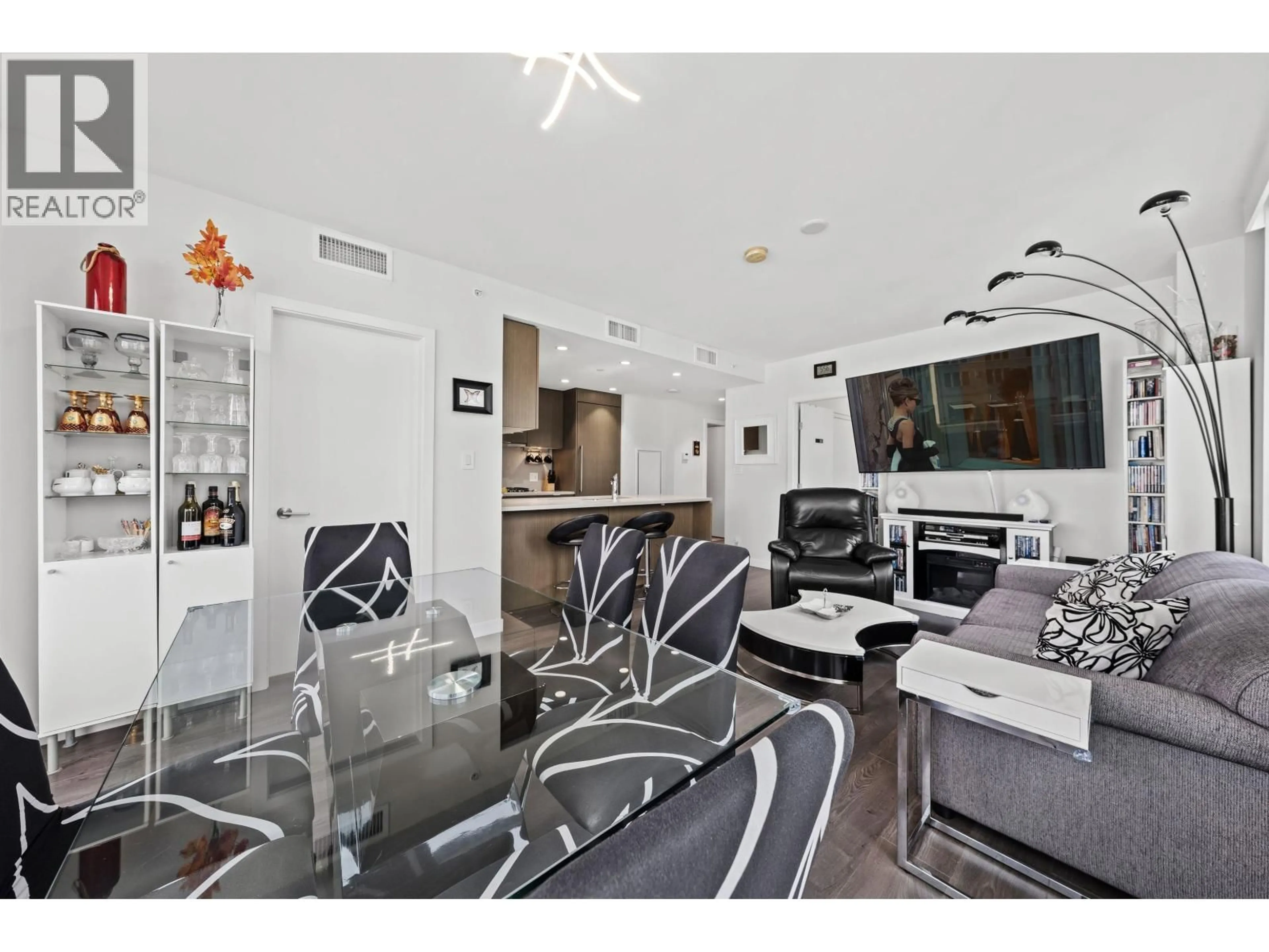 Living room with furniture, unknown for 1509 - 125 14TH STREET, North Vancouver British Columbia V7L0E6