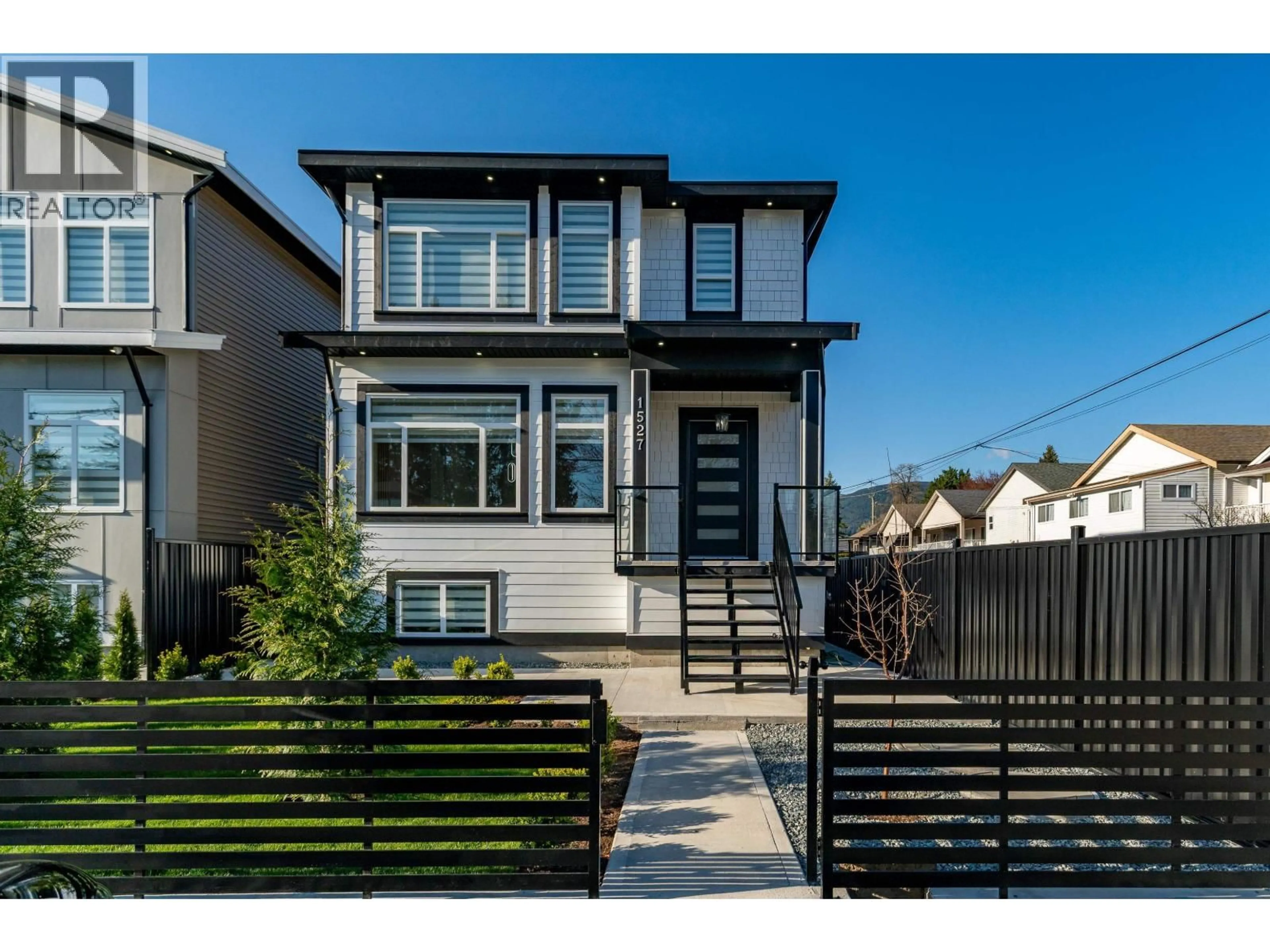 Home with vinyl exterior material, street for 1527 MANNING AVENUE, Port Coquitlam British Columbia V3B1K6