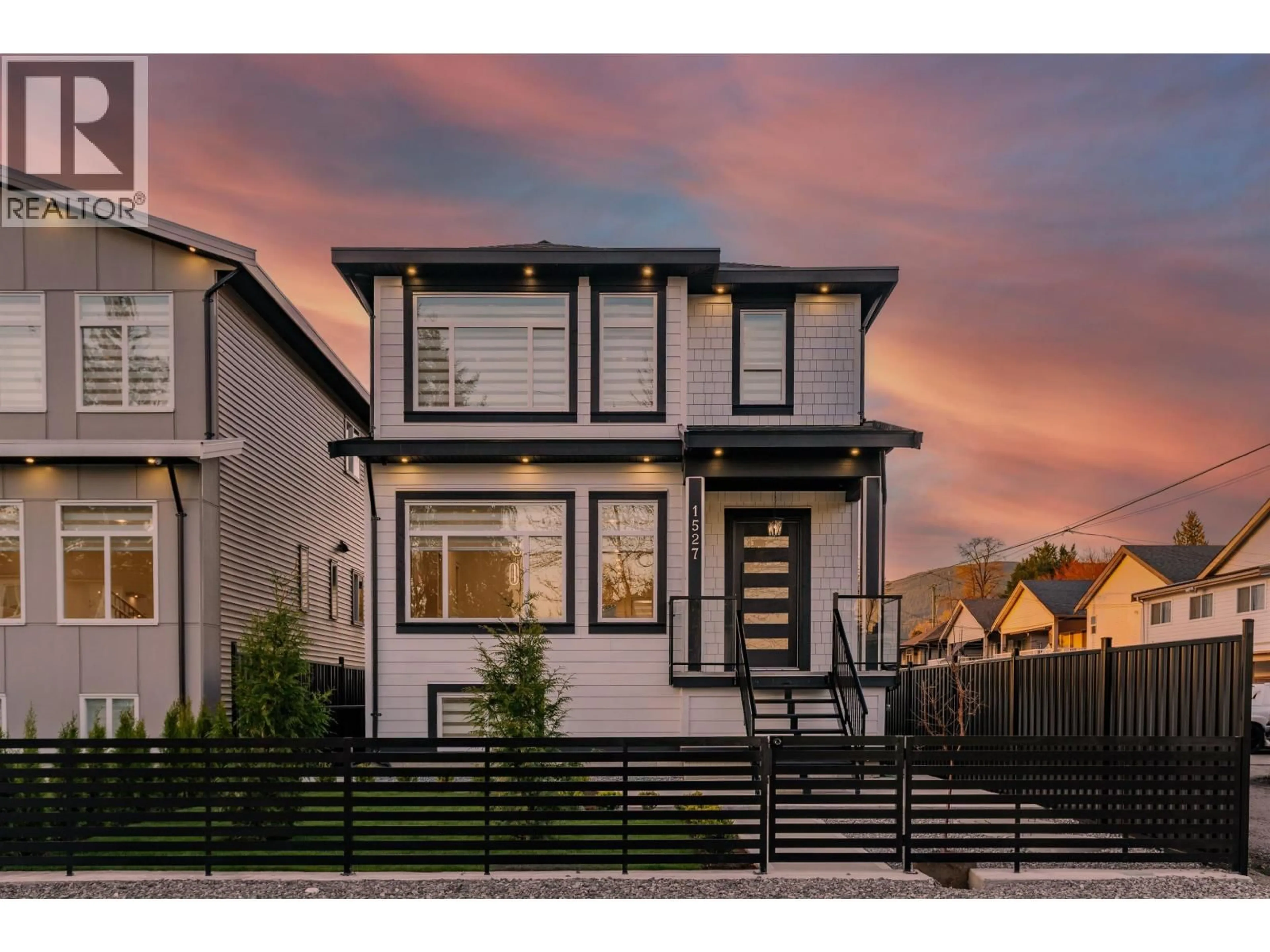 Home with vinyl exterior material, street for 1527 MANNING AVENUE, Port Coquitlam British Columbia V3B1K6