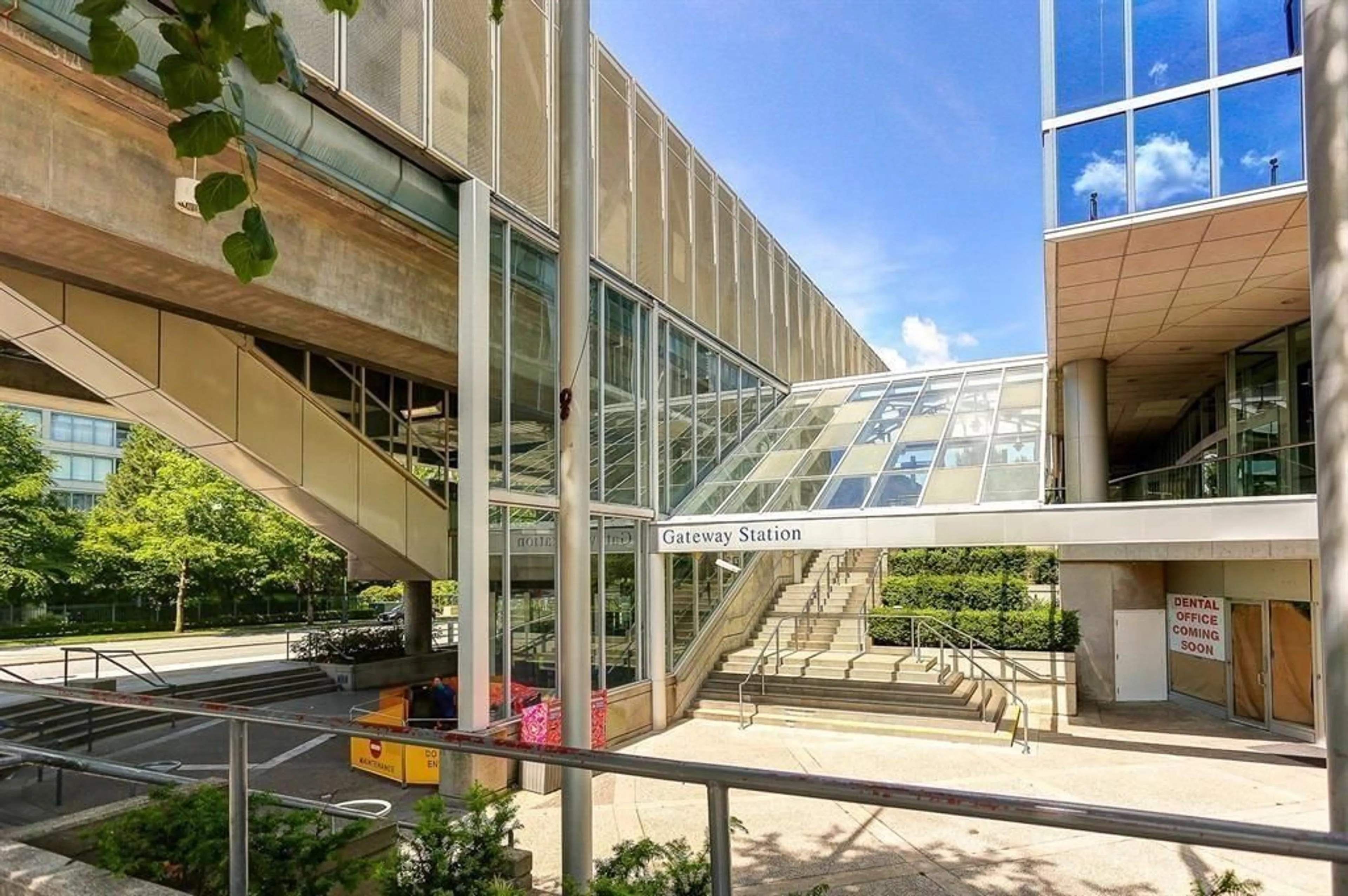 Indoor foyer for 1907 - 10777 UNIVERSITY DRIVE, Surrey British Columbia V3T0E6