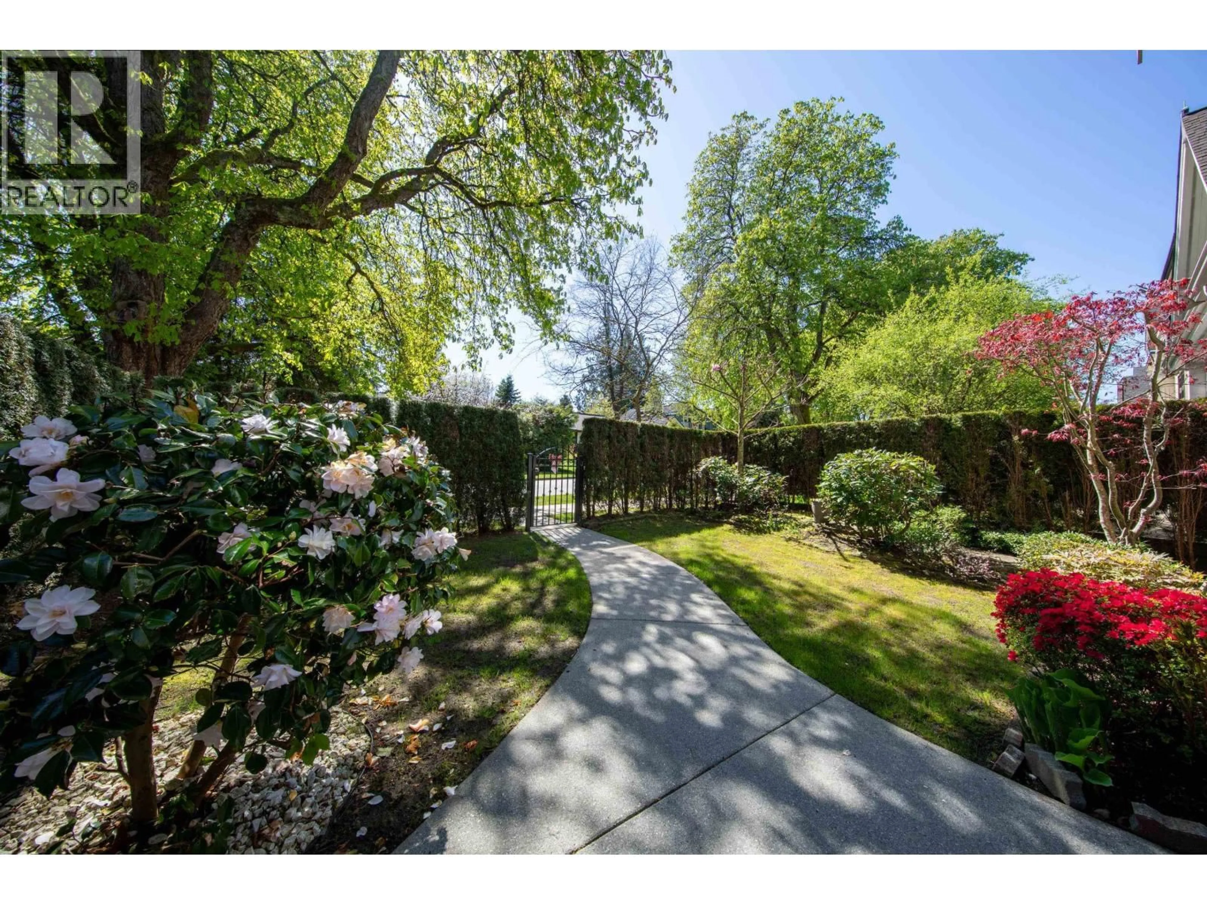 A pic from outside/outdoor area/front of a property/back of a property/a pic from drone, street for 2911 35TH AVENUE, Vancouver British Columbia V6N2M5