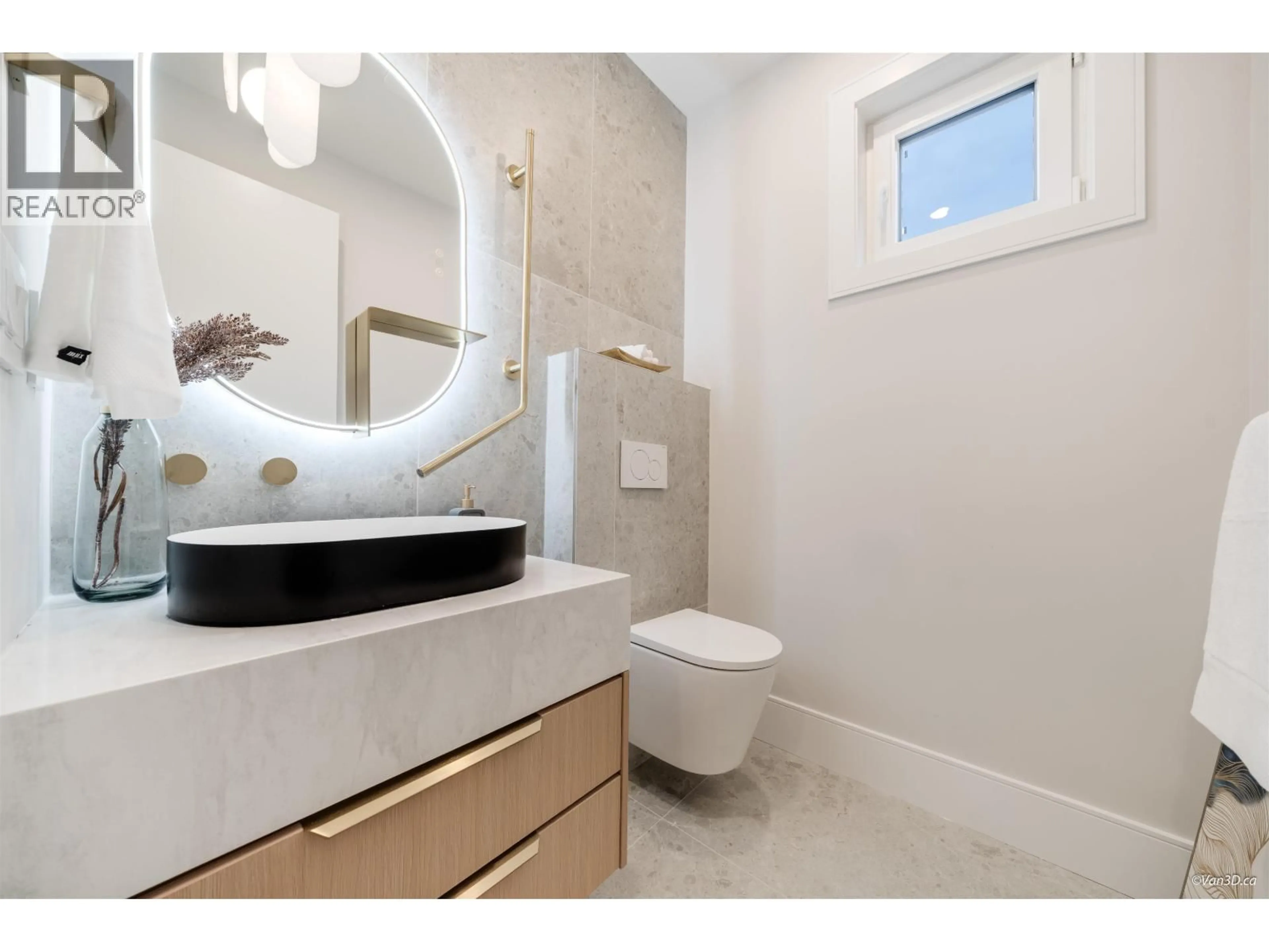 Standard bathroom, ceramic/tile floor for 971 ADDERLEY STREET, North Vancouver British Columbia V7L1T2
