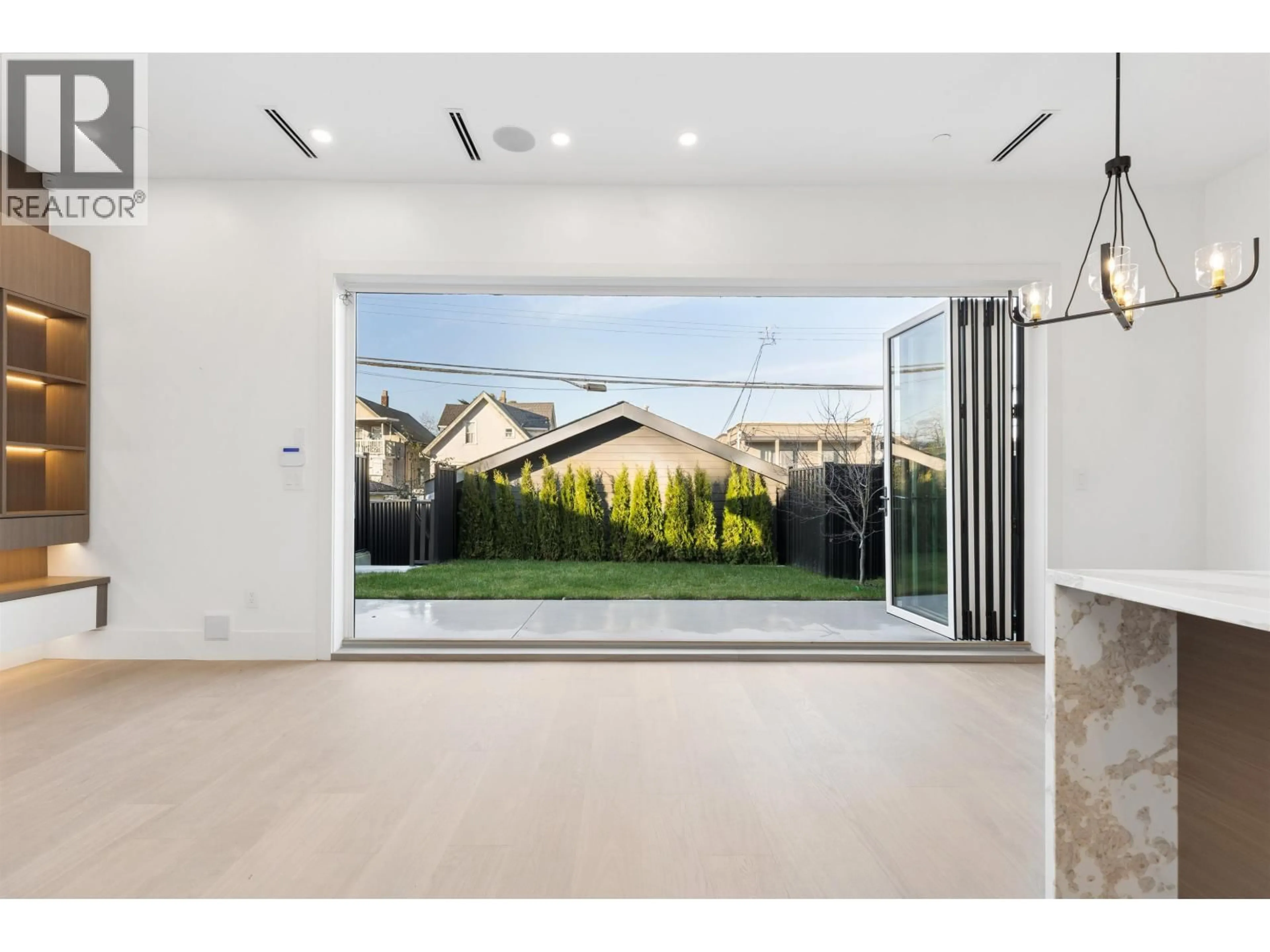 Unknown for 2 - 847 10 AVENUE, Vancouver British Columbia V5T2A9