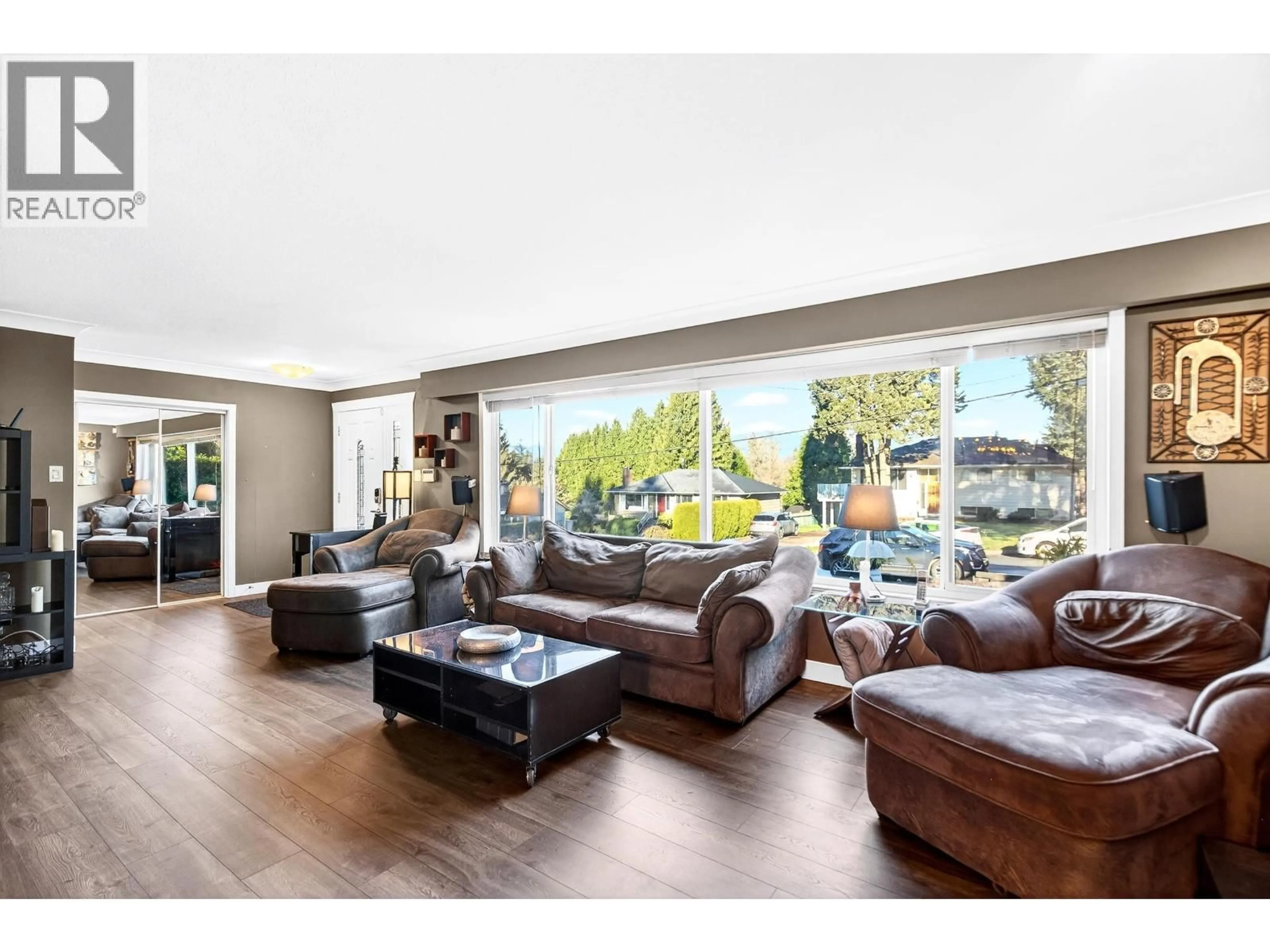 Living room with furniture, wood/laminate floor for 928 STANTON AVENUE, Coquitlam British Columbia V3J4V2