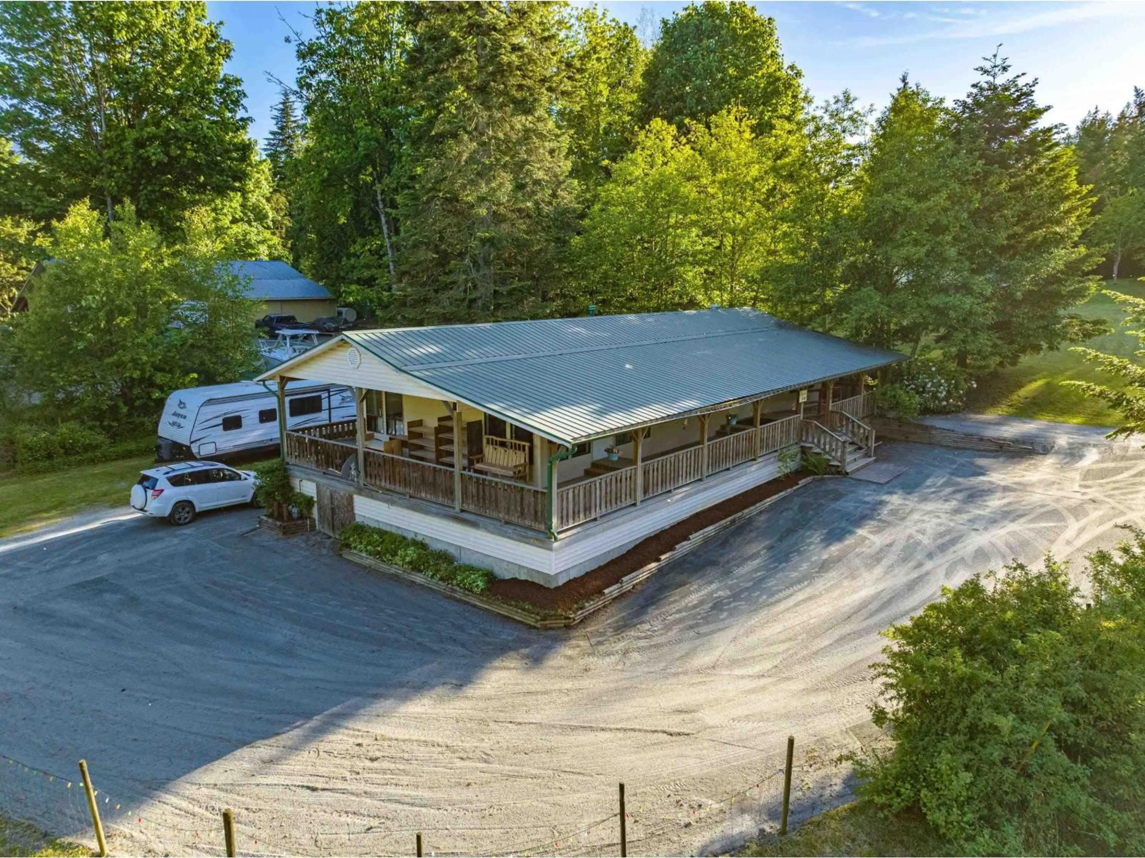 A pic from outside/outdoor area/front of a property/back of a property/a pic from drone, unknown for 47400 EXTROM ROAD, Chilliwack British Columbia V2R4T1