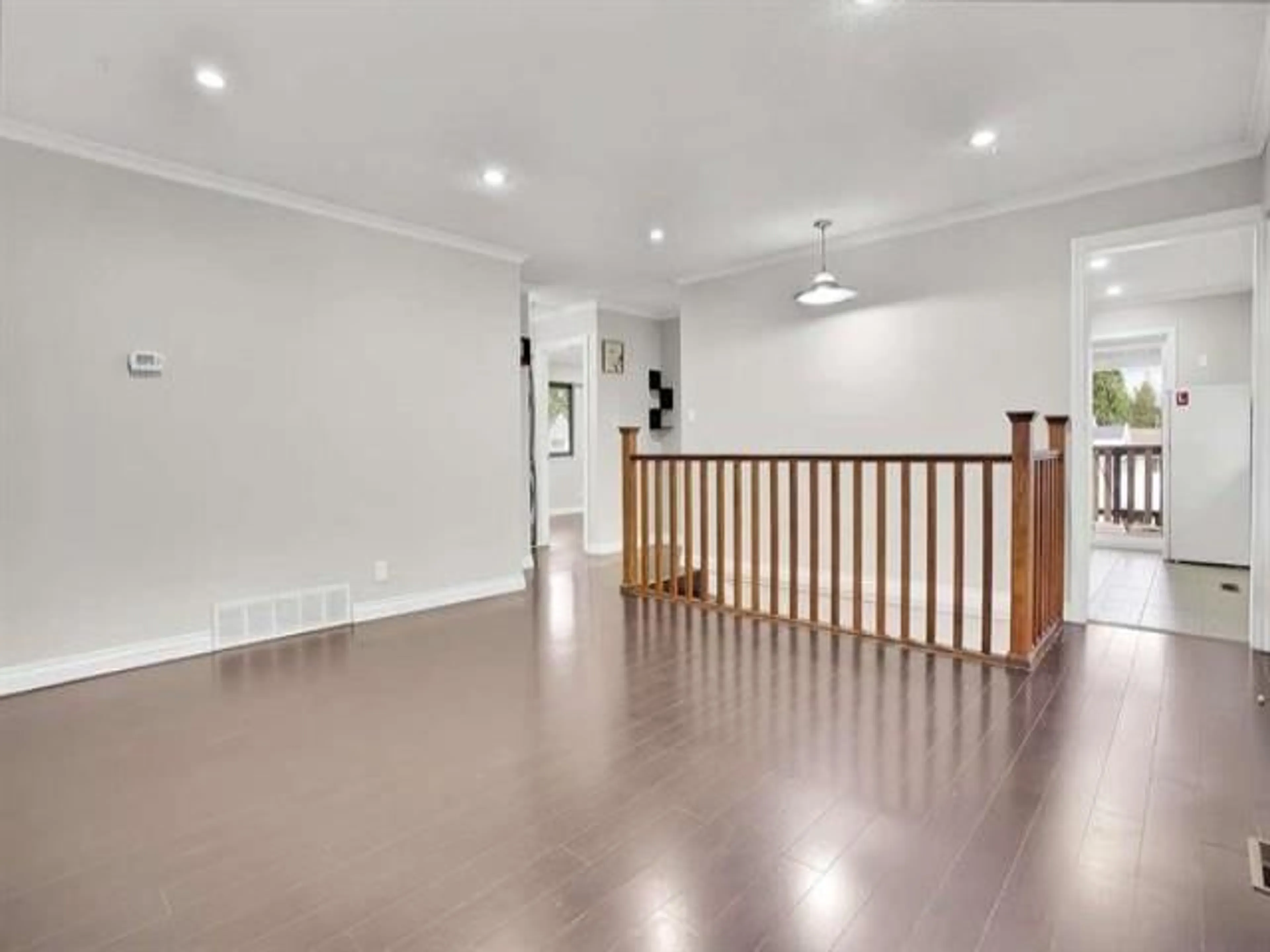 Indoor foyer for 9974 127B STREET, Surrey British Columbia V3V6T1