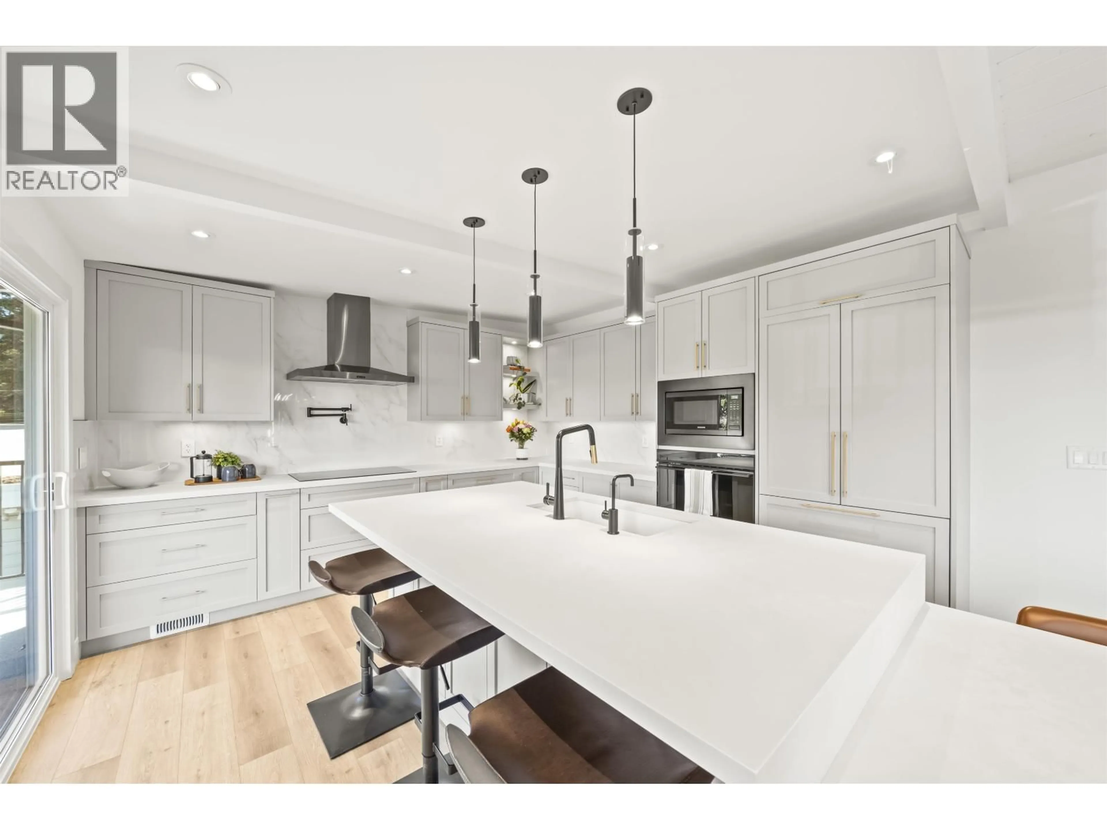 Open concept kitchen, unknown for 501 55A STREET, Delta British Columbia V4M3M2