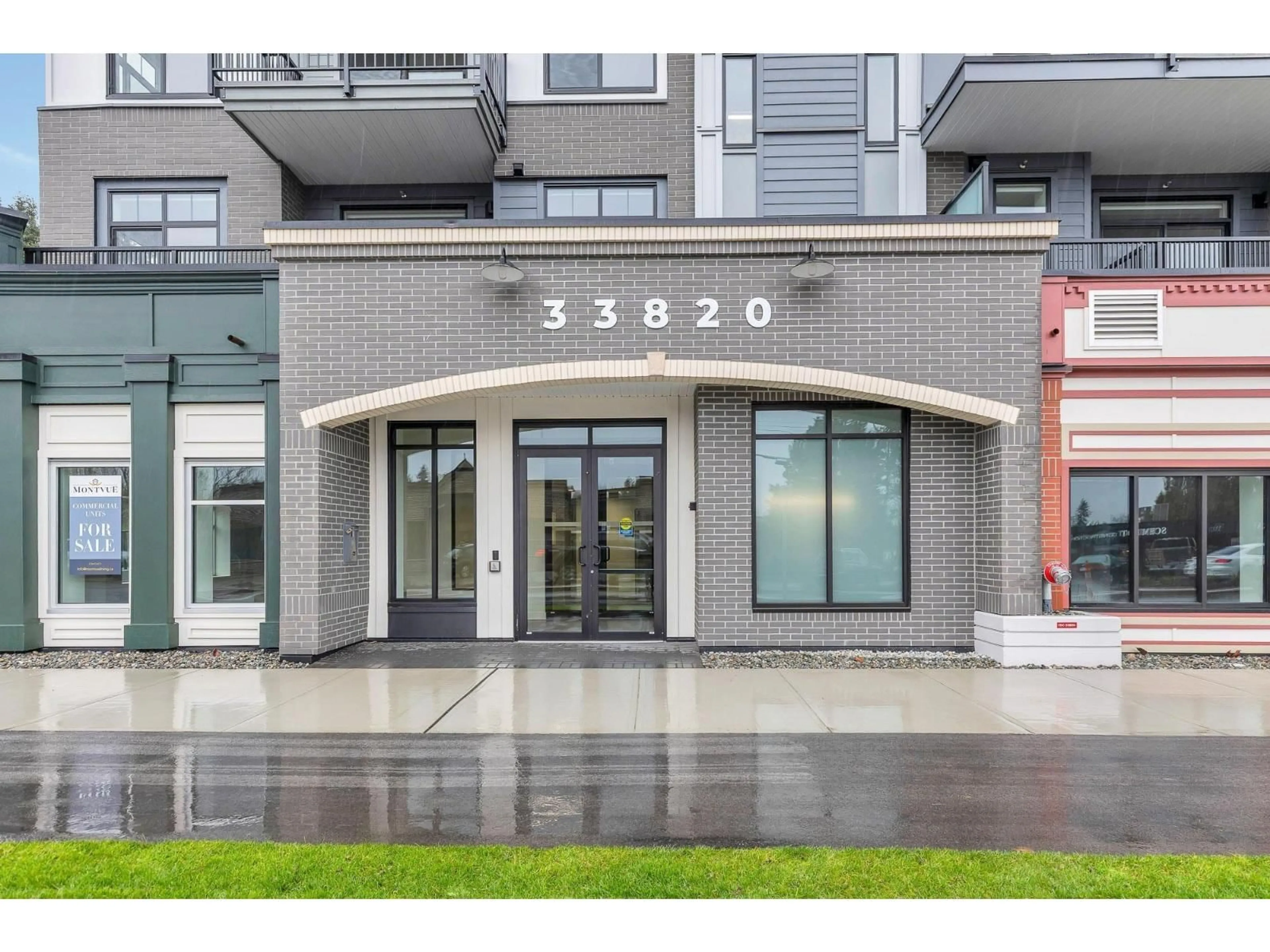 Patio, street for 404 - 33820 SOUTH FRASER WAY, Abbotsford British Columbia V2S2C5