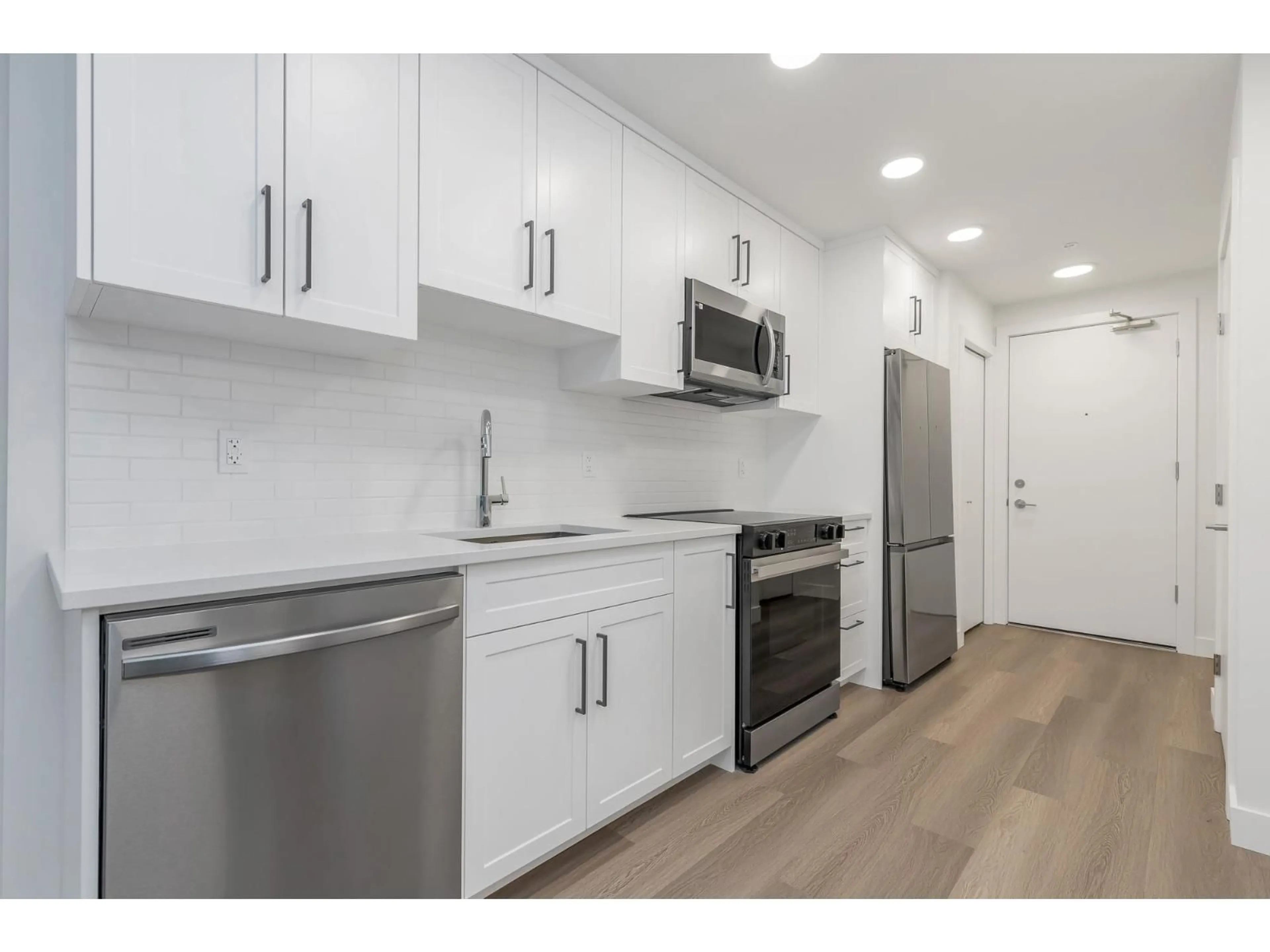 Standard kitchen, unknown for 404 - 33820 SOUTH FRASER WAY, Abbotsford British Columbia V2S2C5