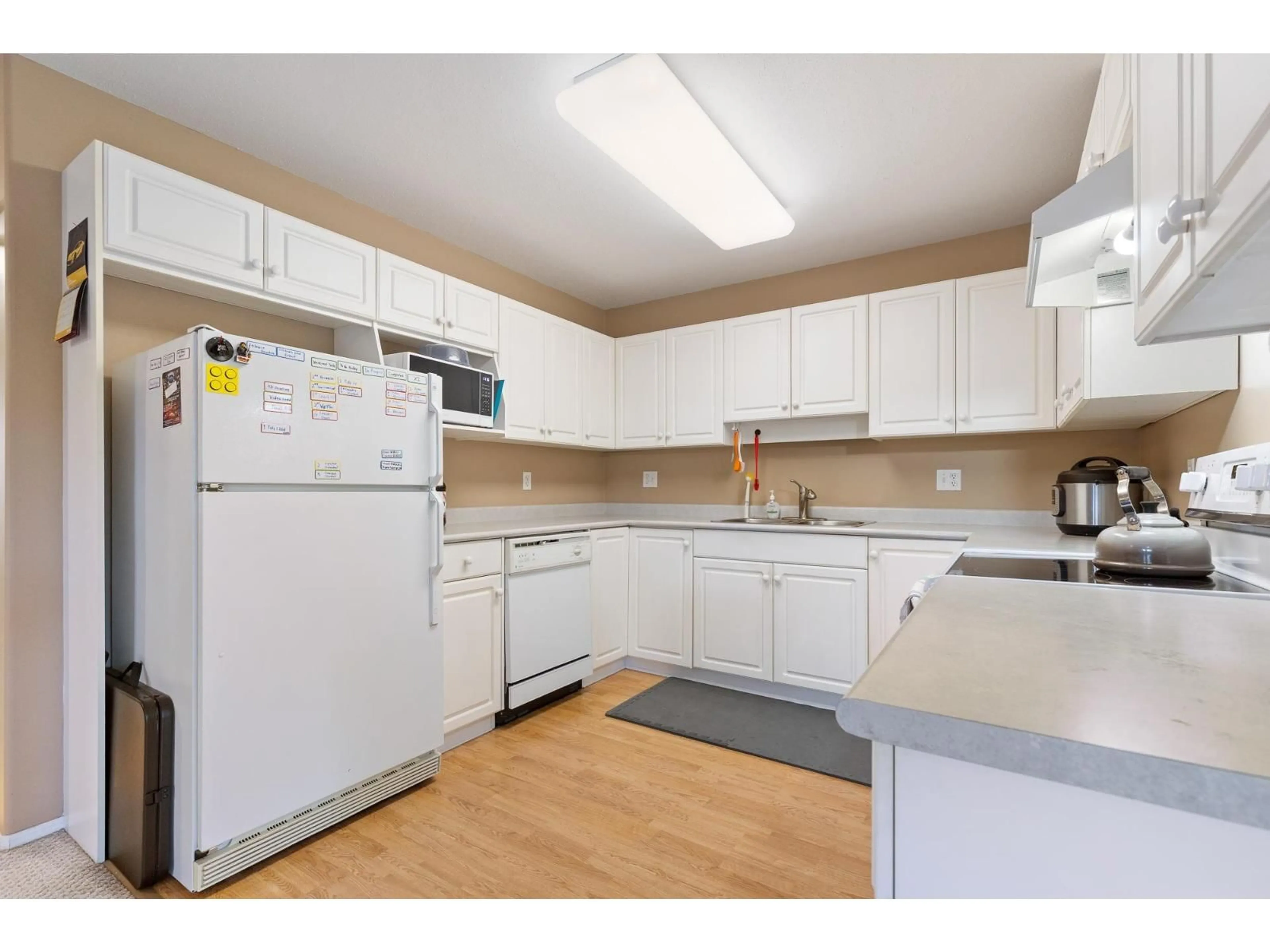 Standard kitchen, unknown for 108 - 9855 QUARRY ROAD, Chilliwack British Columbia V2P3M3