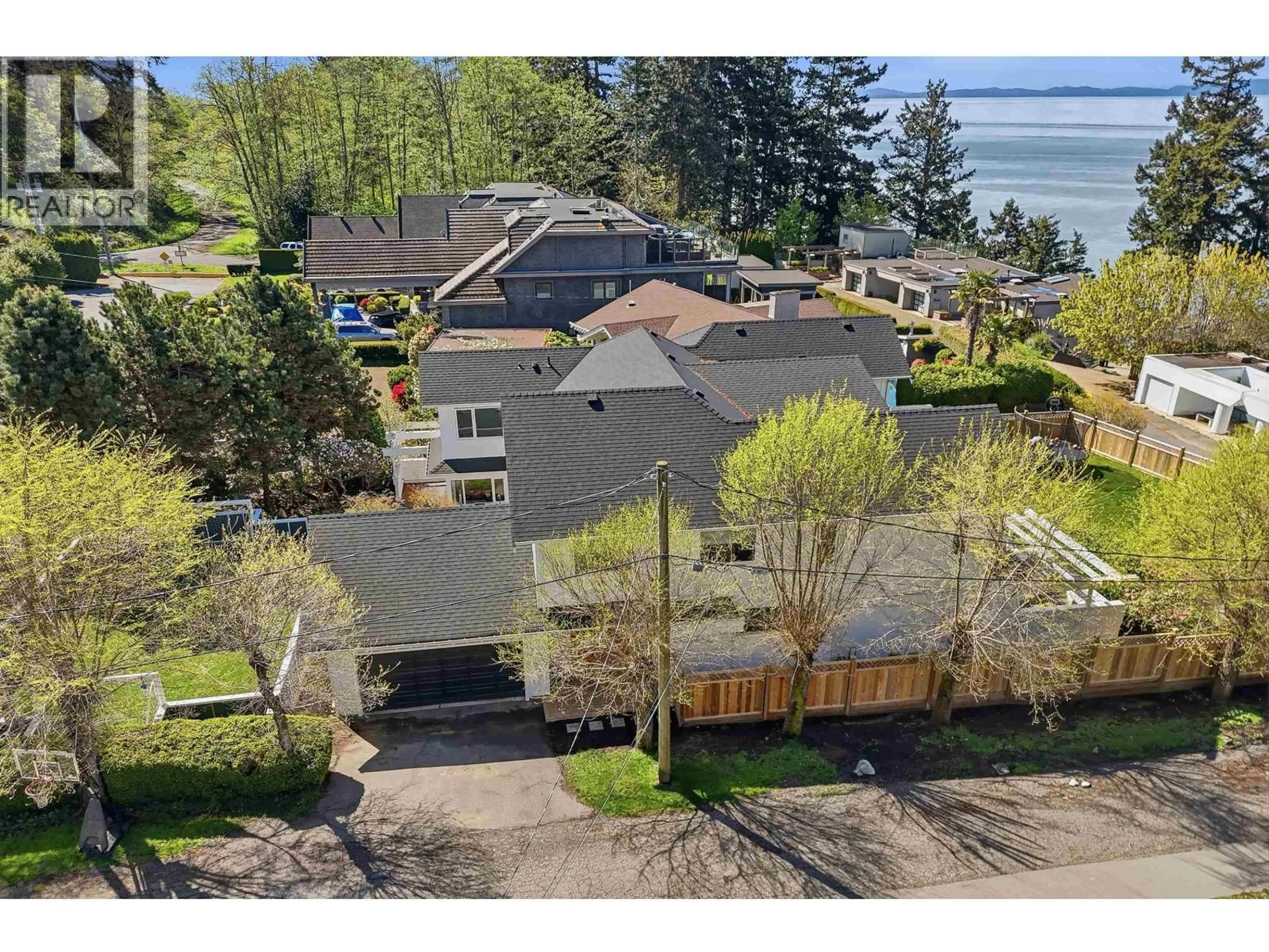 A pic from outside/outdoor area/front of a property/back of a property/a pic from drone, water/lake/river/ocean view for 29 ENGLISH BLUFF ROAD, Delta British Columbia V4M2M4