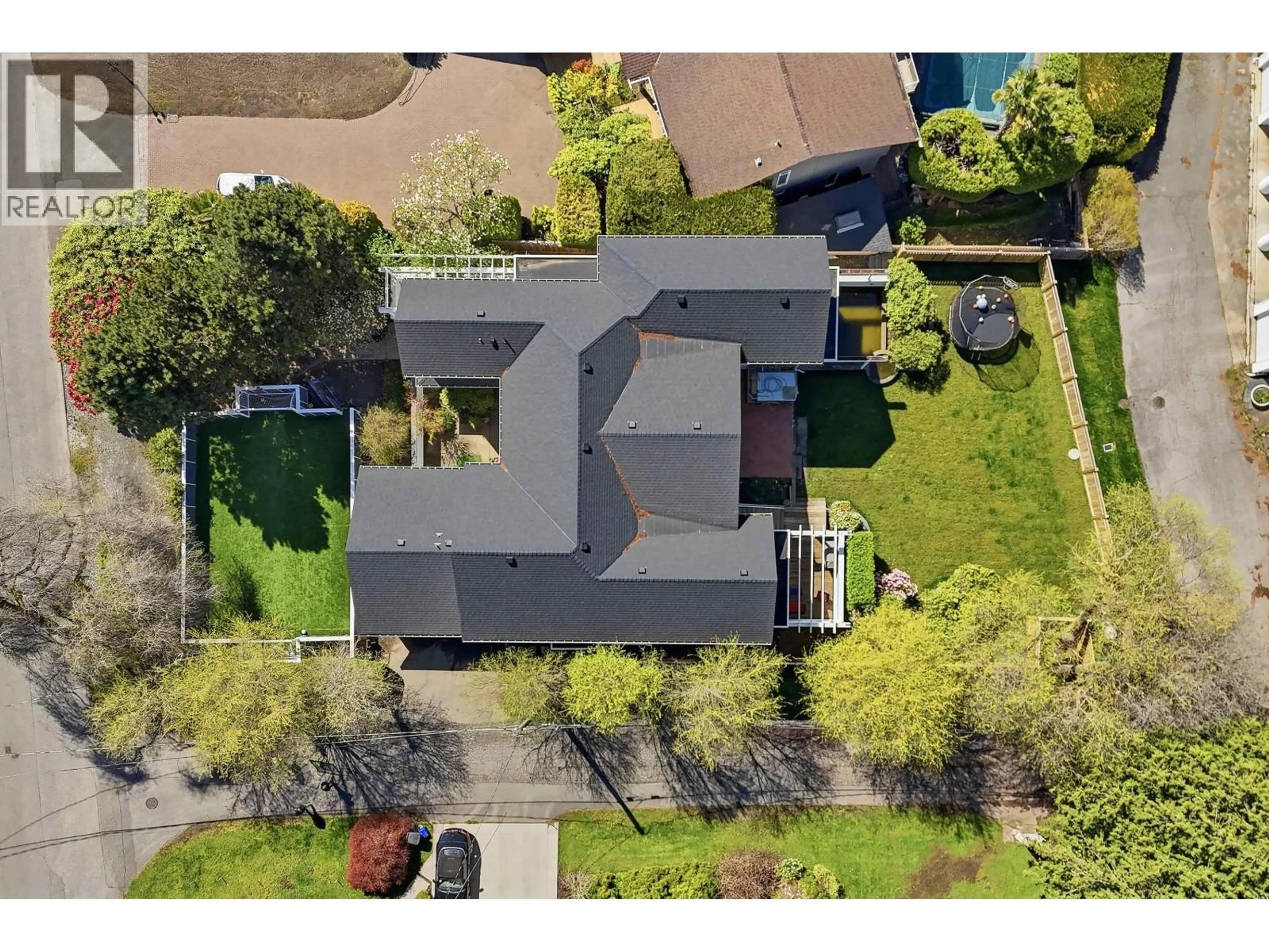 A pic from outside/outdoor area/front of a property/back of a property/a pic from drone, street for 29 ENGLISH BLUFF ROAD, Delta British Columbia V4M2M4