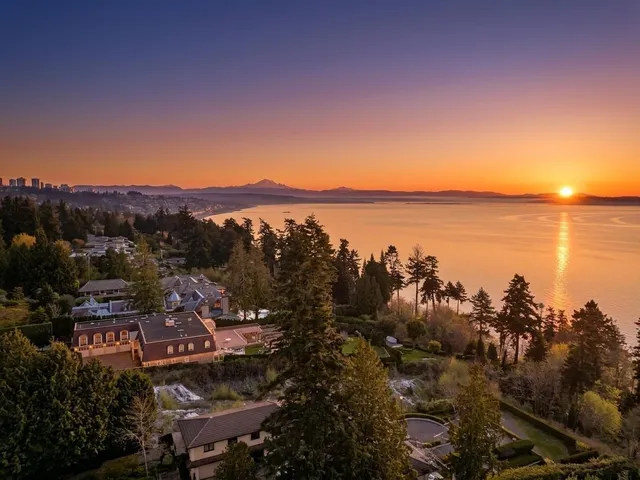 13706 MARINE DRIVE, White Rock 2