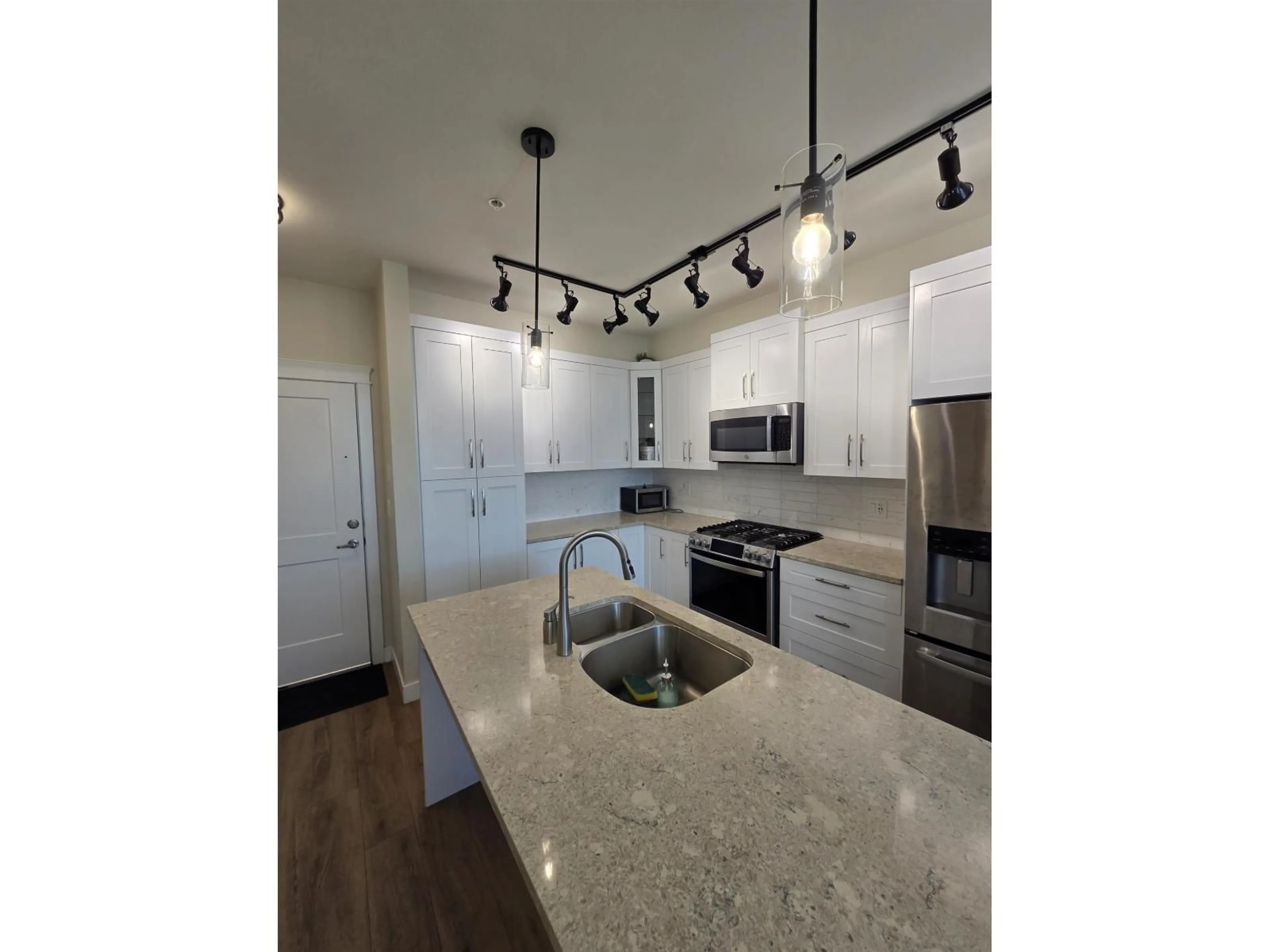 Open concept kitchen, unknown for 612 - 11077 RAVINE ROAD, Surrey British Columbia V3T0R7