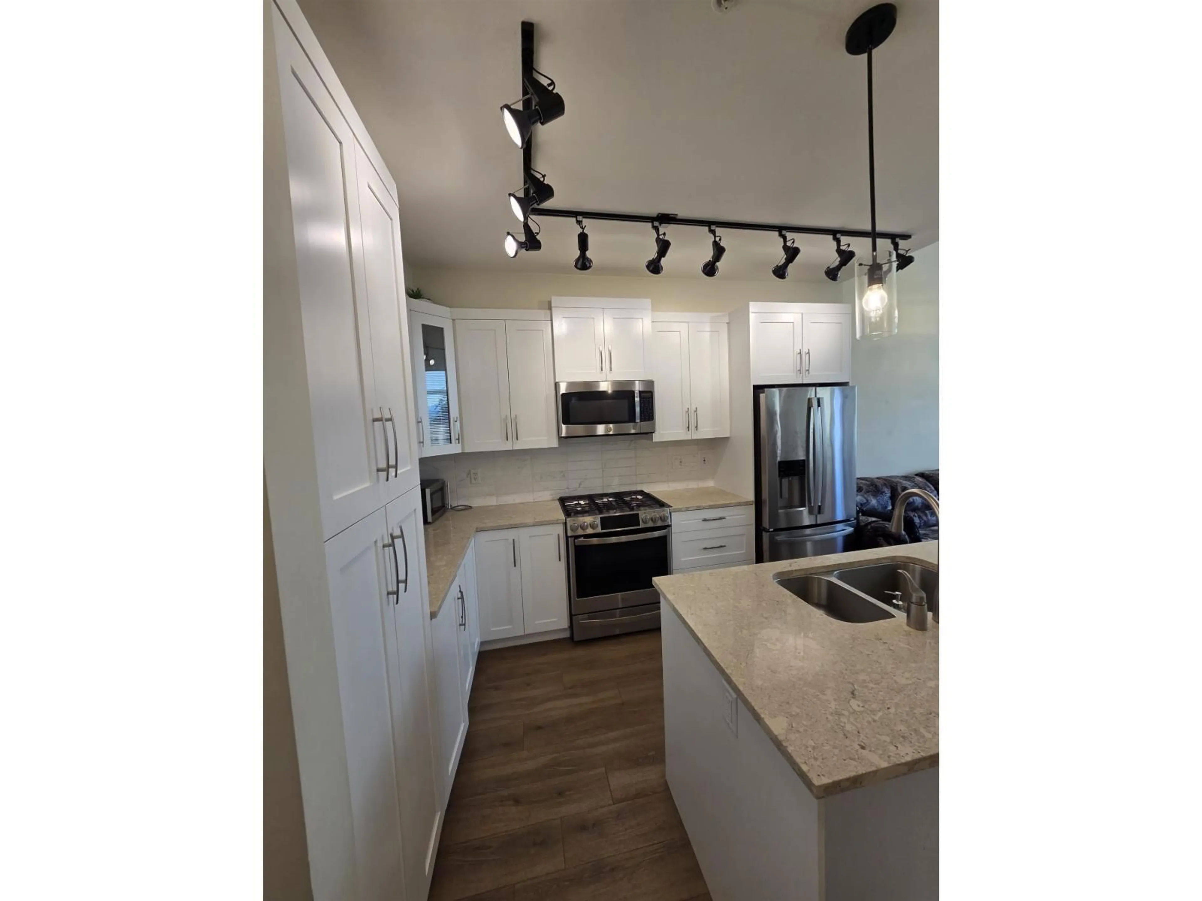 Open concept kitchen, unknown for 612 - 11077 RAVINE ROAD, Surrey British Columbia V3T0R7