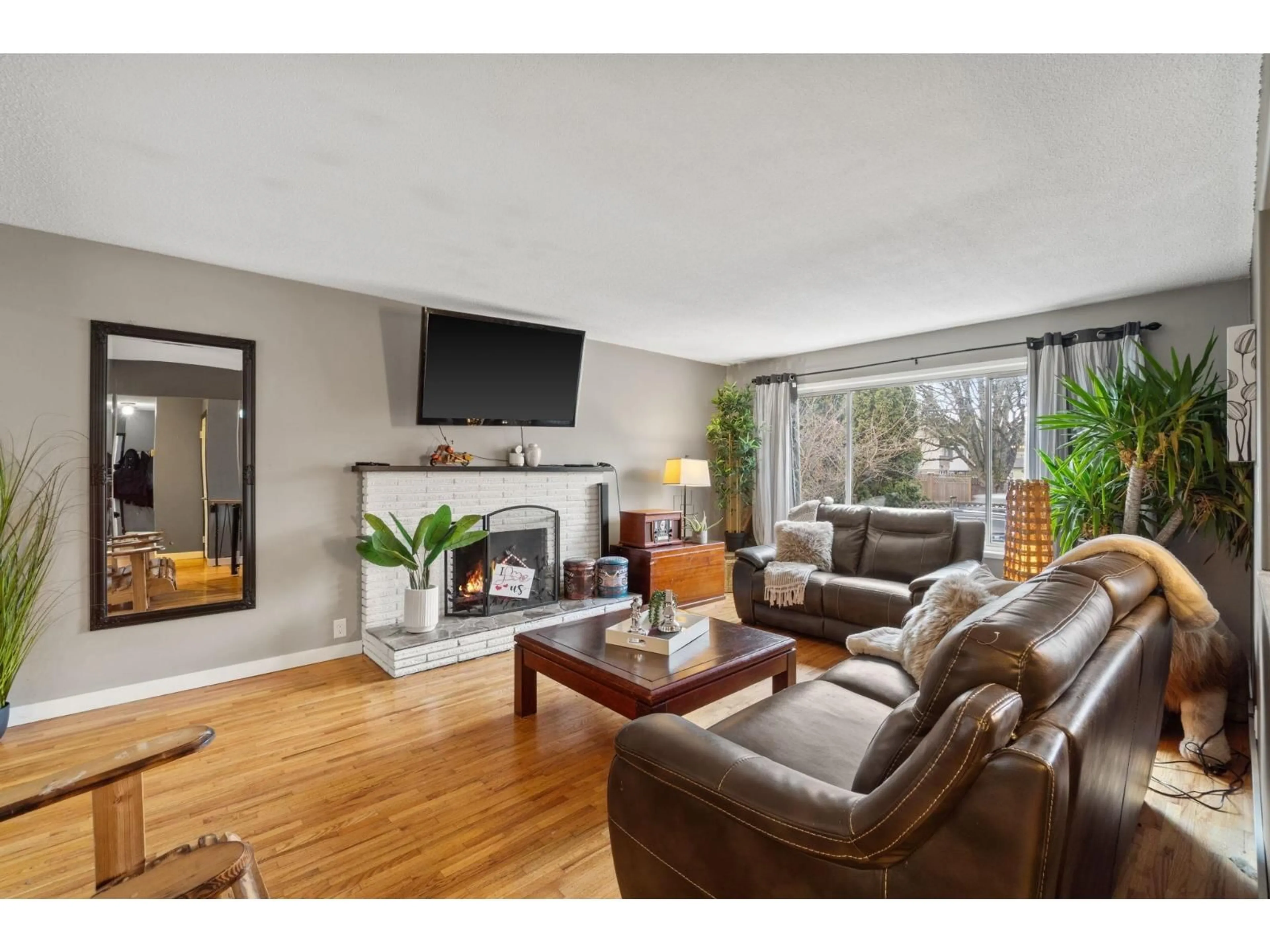 Living room with furniture, wood/laminate floor for 4900 200TH STREET, Langley British Columbia V3A1L5