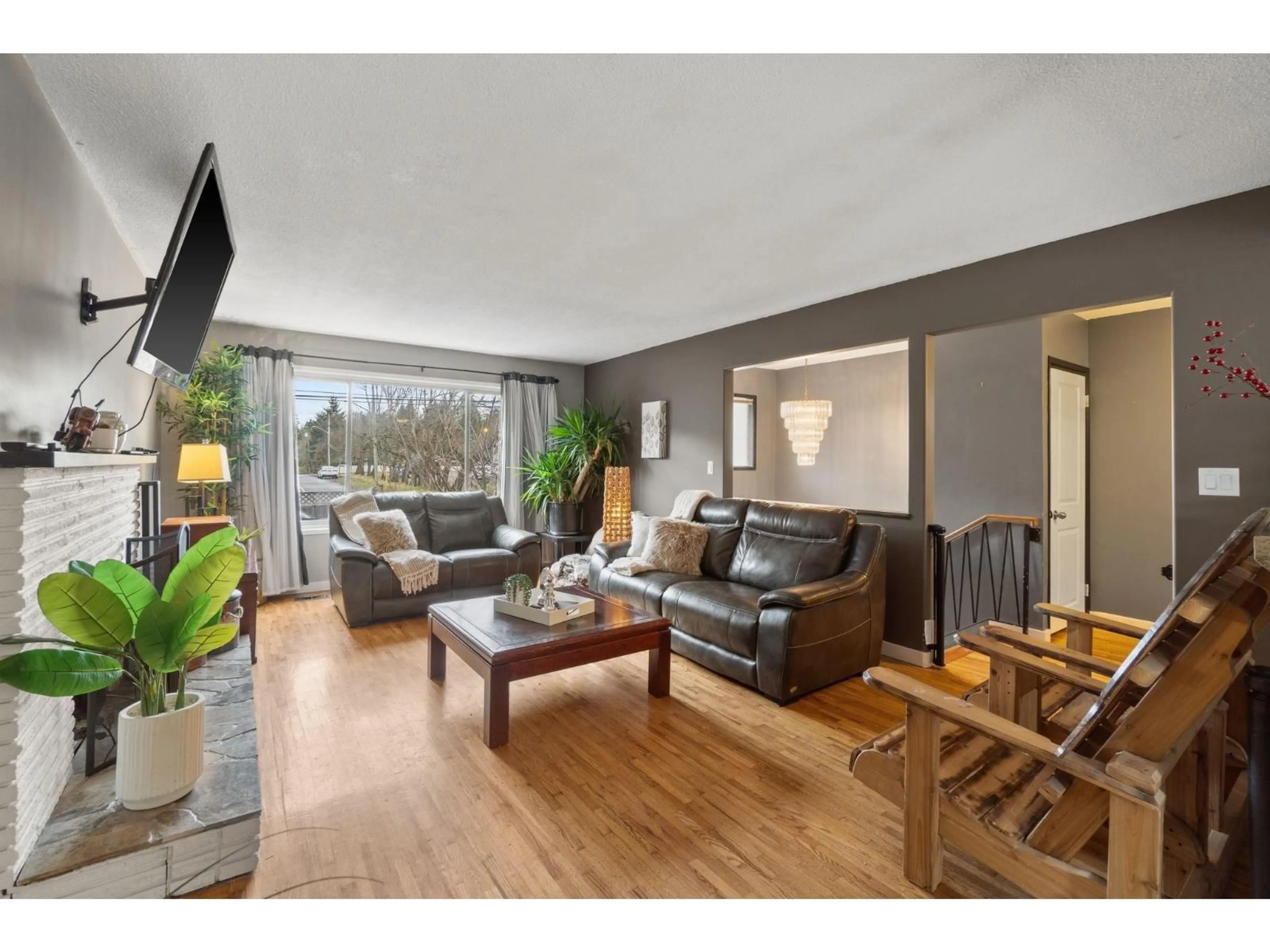 Living room with furniture, wood/laminate floor for 4900 200TH STREET, Langley British Columbia V3A1L5