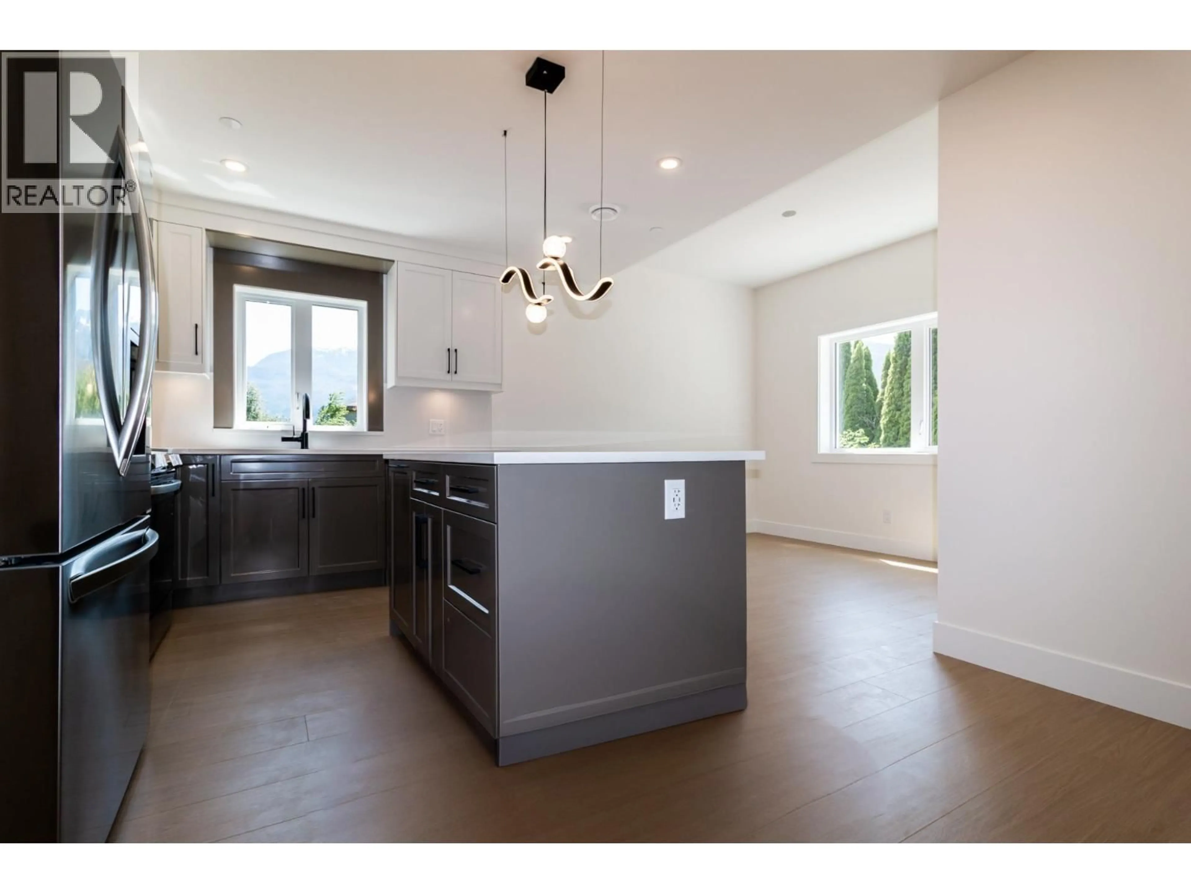 Open concept kitchen, unknown for 1108 MAGEE STREET, Squamish British Columbia V8B0E8