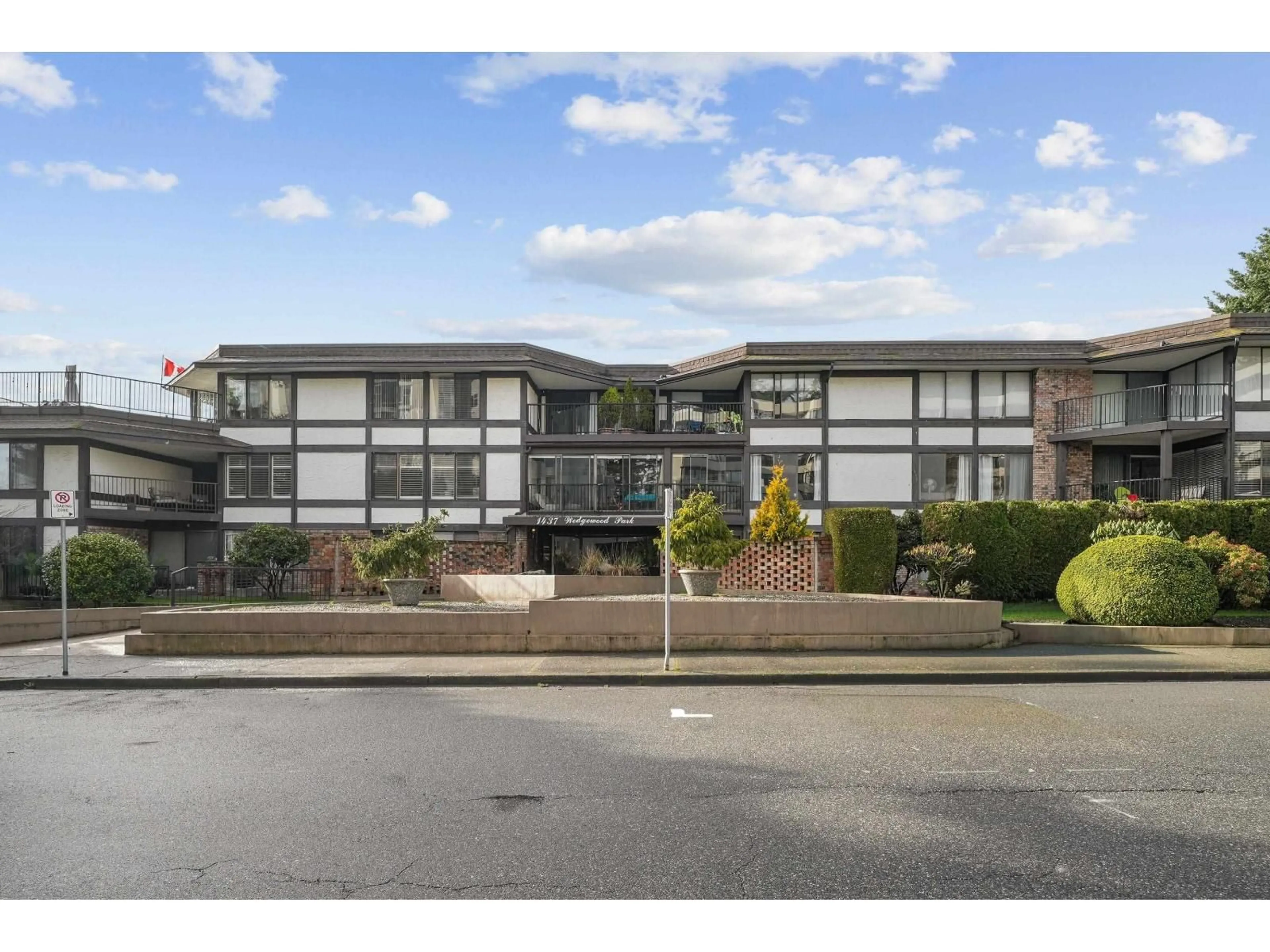 A pic from outside/outdoor area/front of a property/back of a property/a pic from drone, building for 308 - 1437 FOSTER STREET, White Rock British Columbia V4B3X6