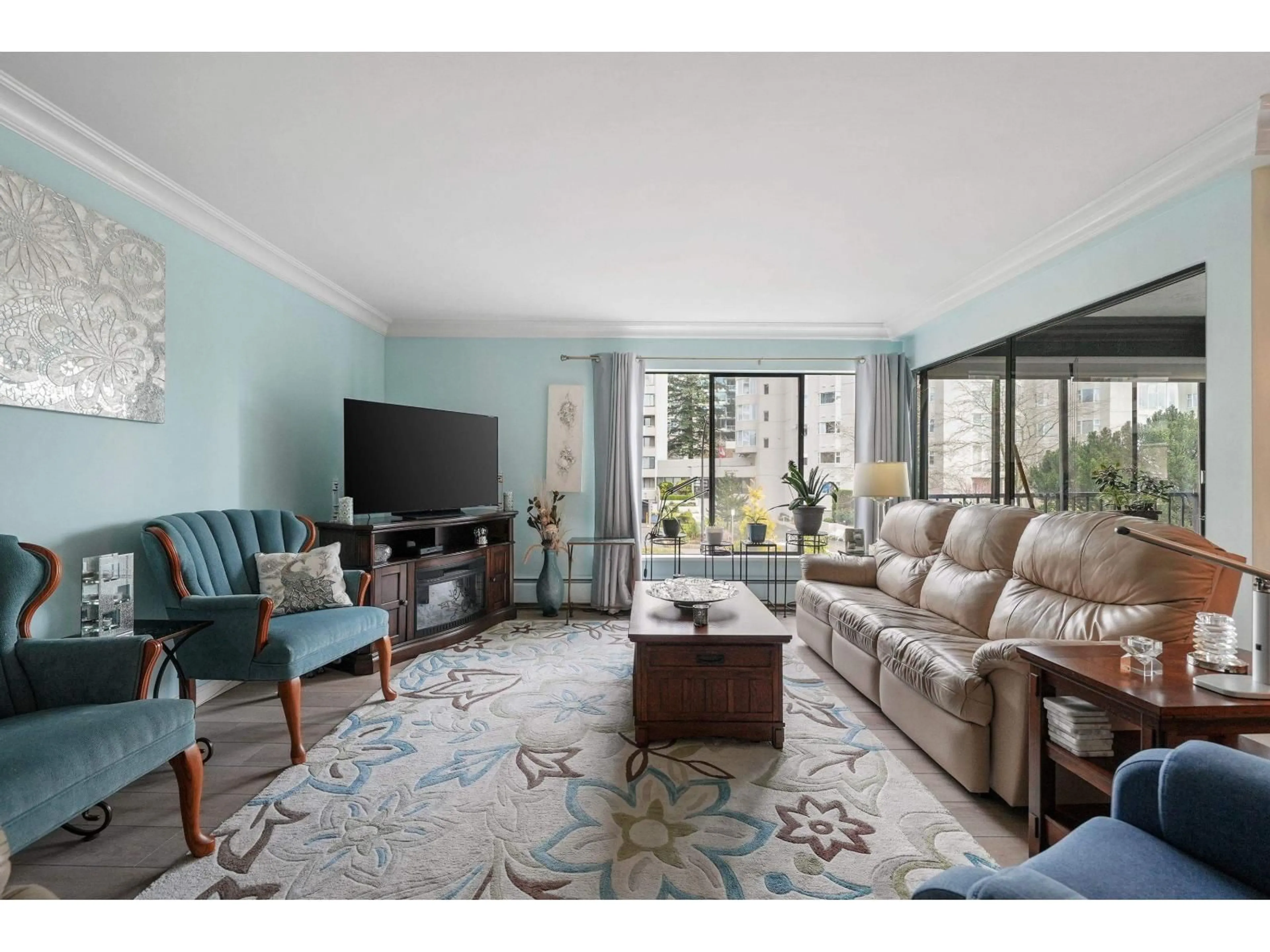 Living room with furniture, unknown for 308 - 1437 FOSTER STREET, White Rock British Columbia V4B3X6