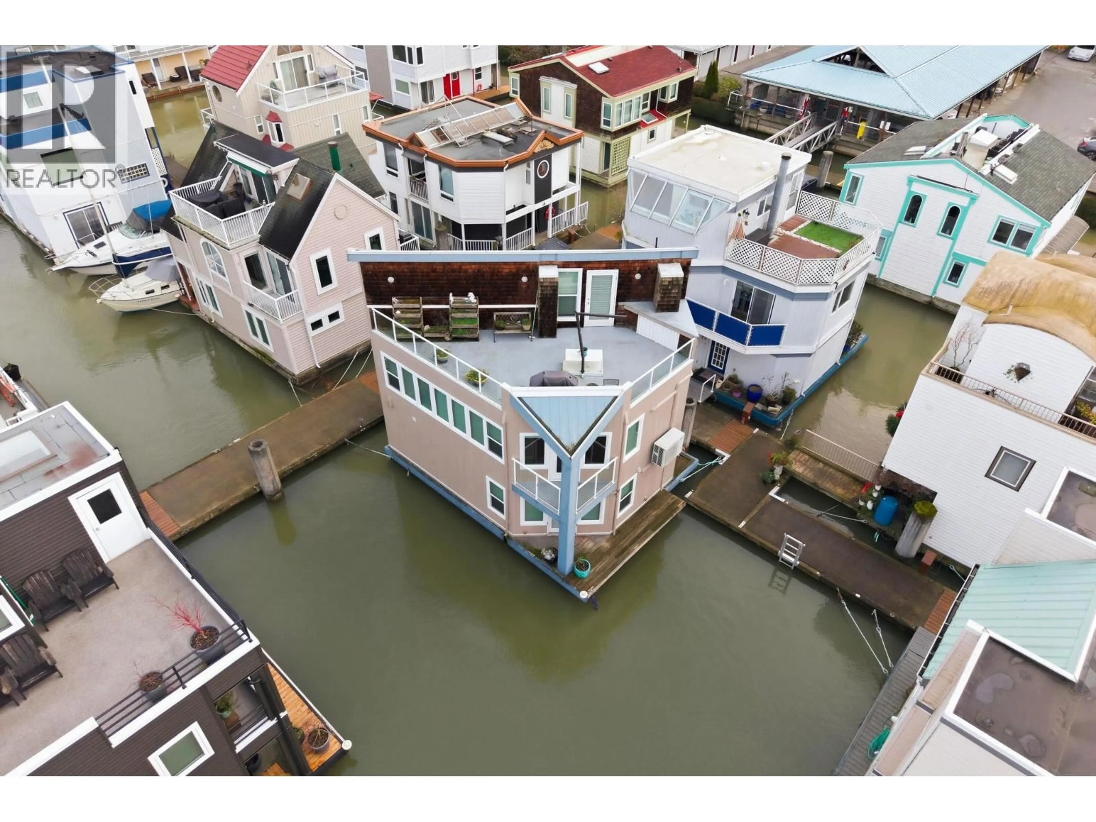 A pic from outside/outdoor area/front of a property/back of a property/a pic from drone, building for 13 - 3459 RIVER ROAD, Delta British Columbia V4K4Y6