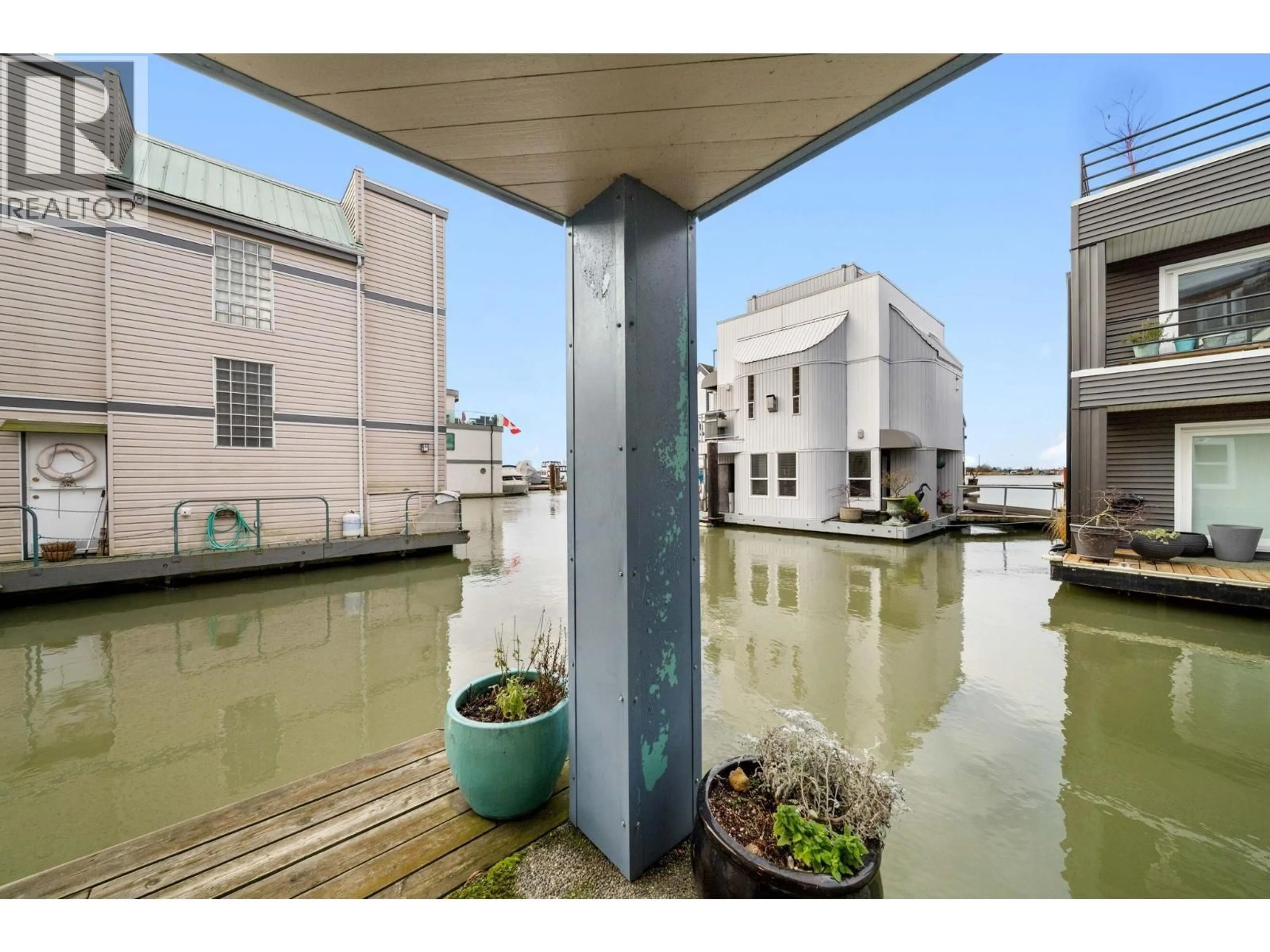 Balcony in the apartment, water/lake/river/ocean view for 13 - 3459 RIVER ROAD, Delta British Columbia V4K4Y6