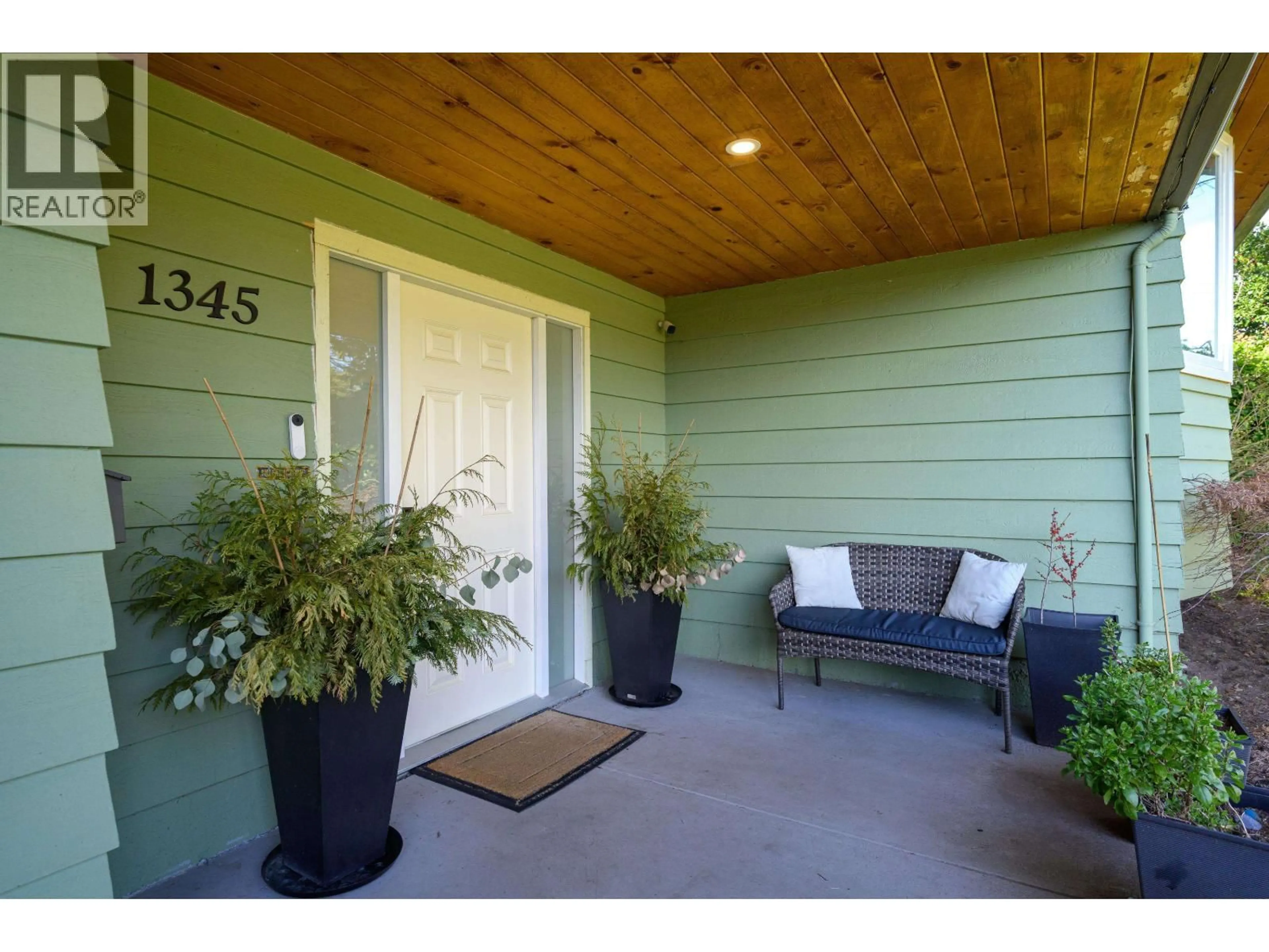 Indoor entryway for 1345 53A STREET, Delta British Columbia V4M3E8