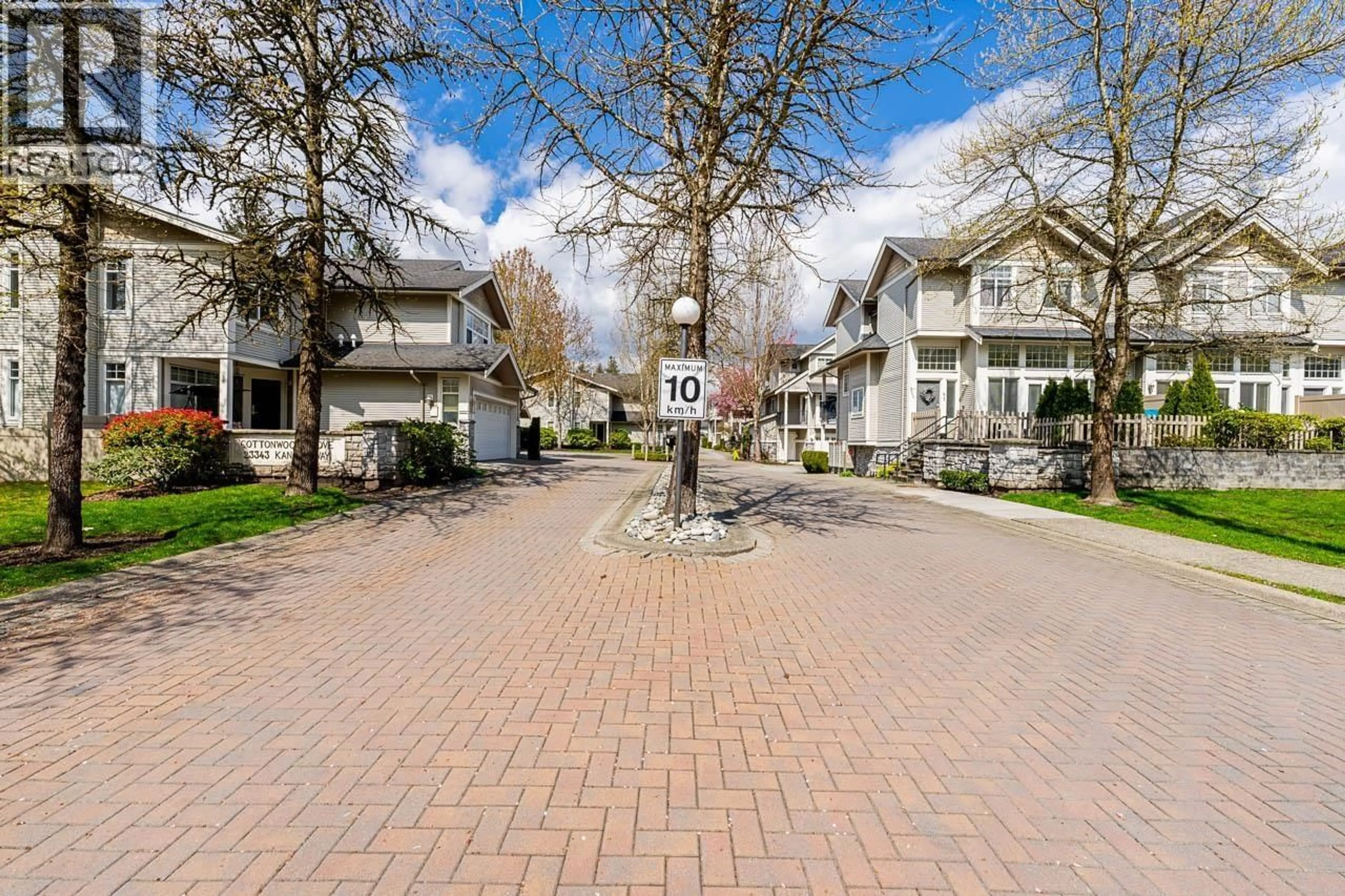 Patio, street for 23 - 23343 KANAKA WAY, Maple Ridge British Columbia V2W2B6
