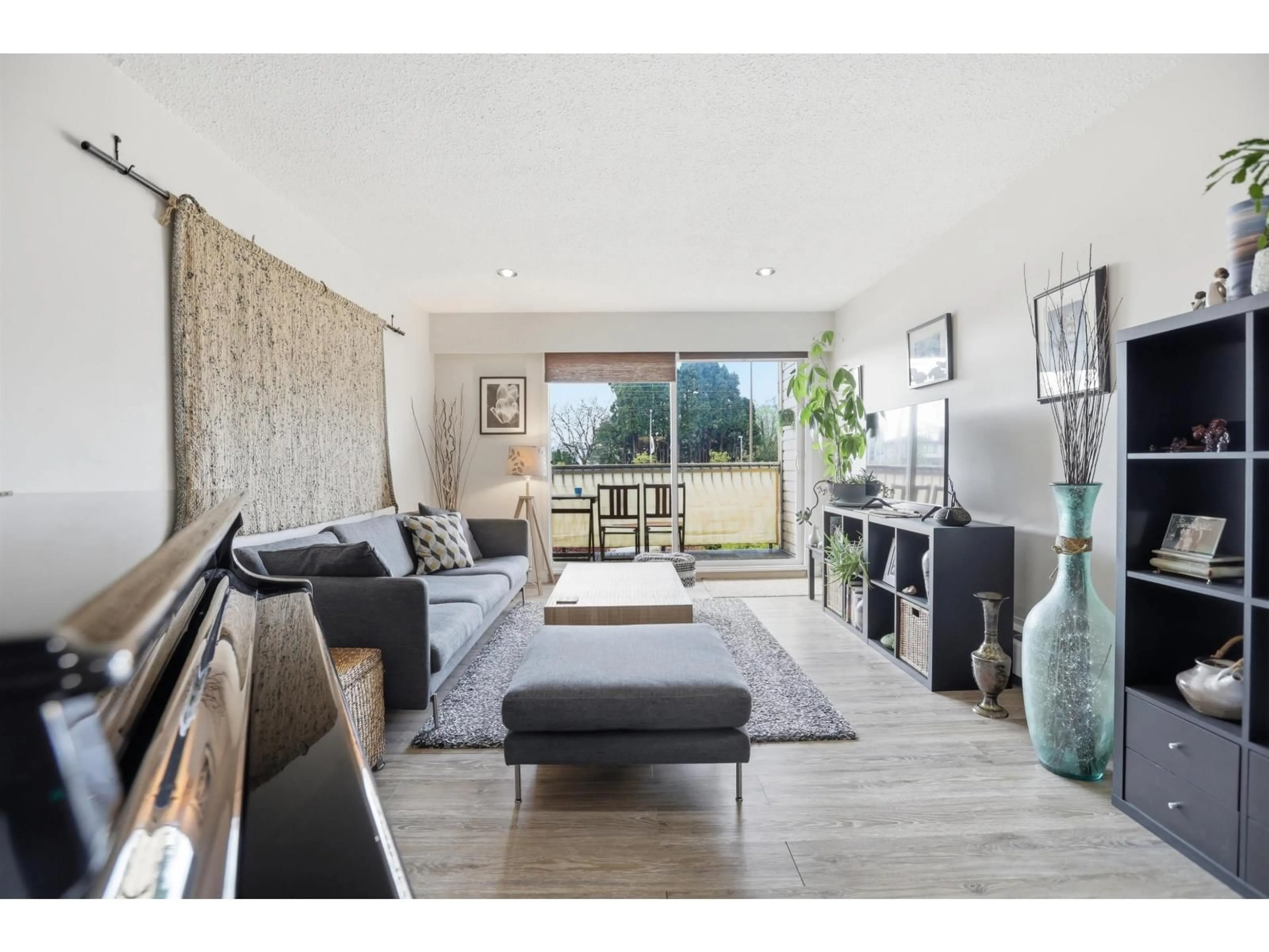 Living room with furniture, unknown for 215 - 11816 88 AVENUE, Delta British Columbia V4C3C5