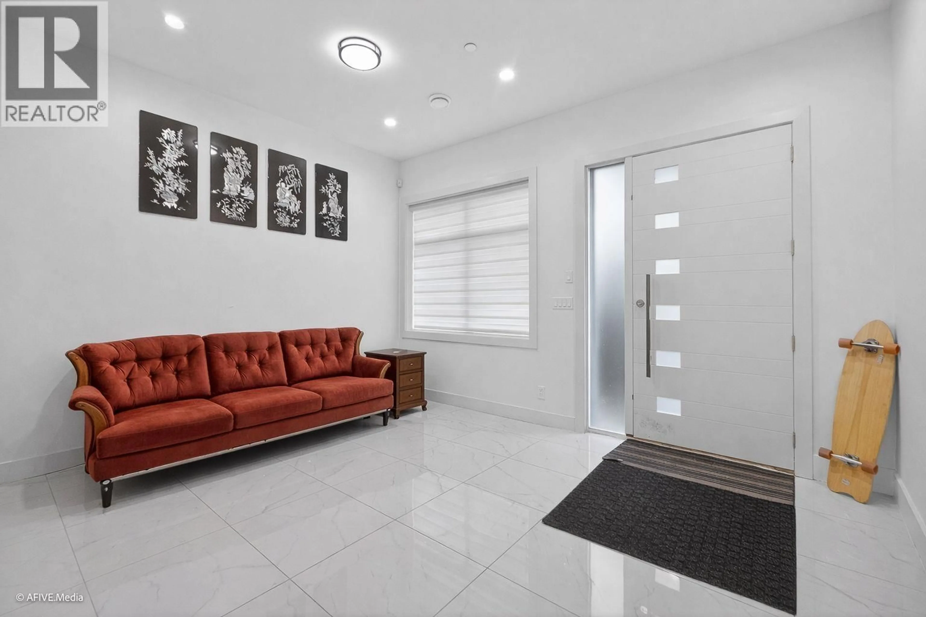 Indoor foyer for 1052 50TH AVENUE, Vancouver British Columbia V5X1B8