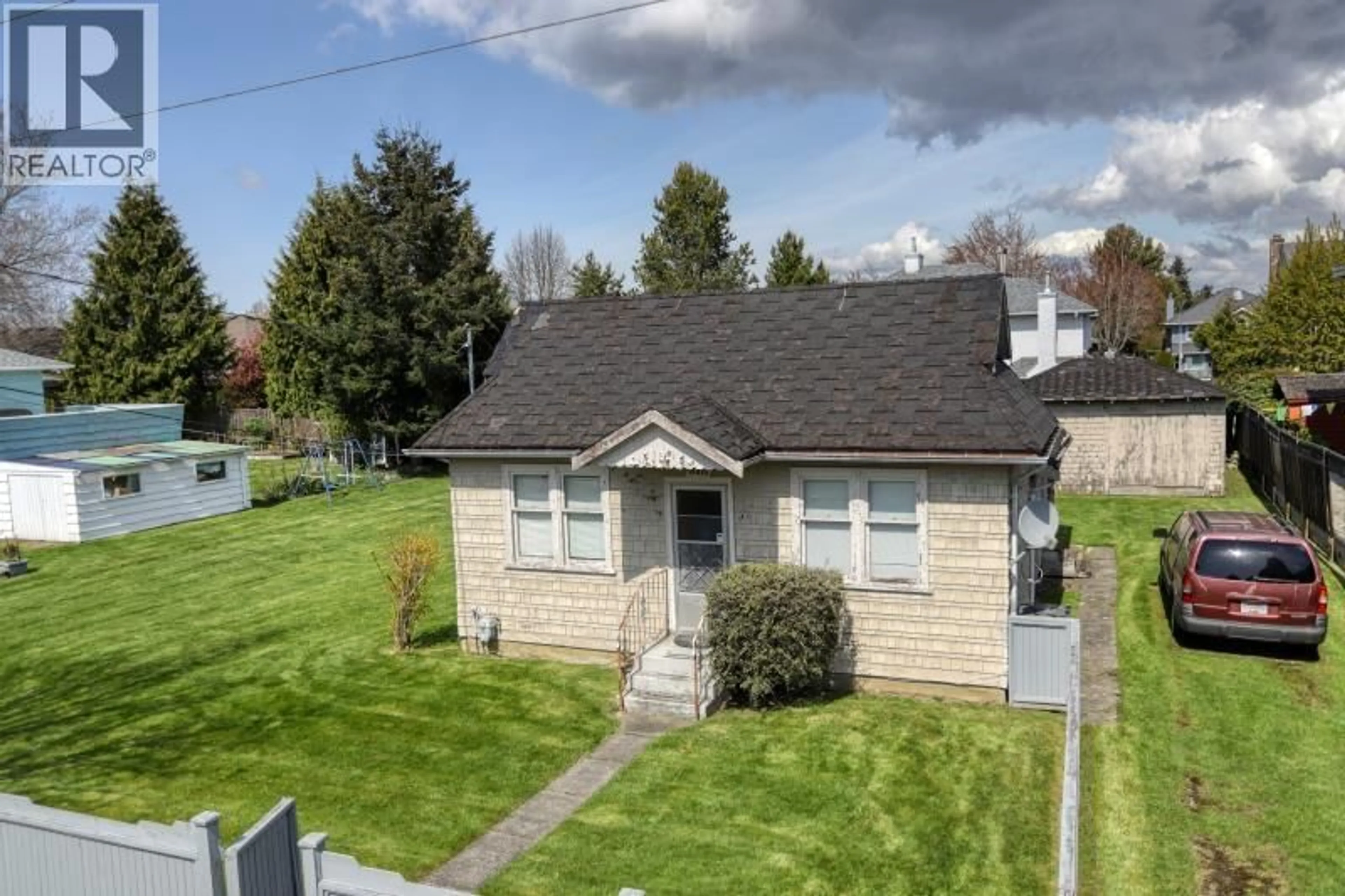 A pic from outside/outdoor area/front of a property/back of a property/a pic from drone, street for 5211 MAPLE ROAD, Richmond British Columbia V7E1G2