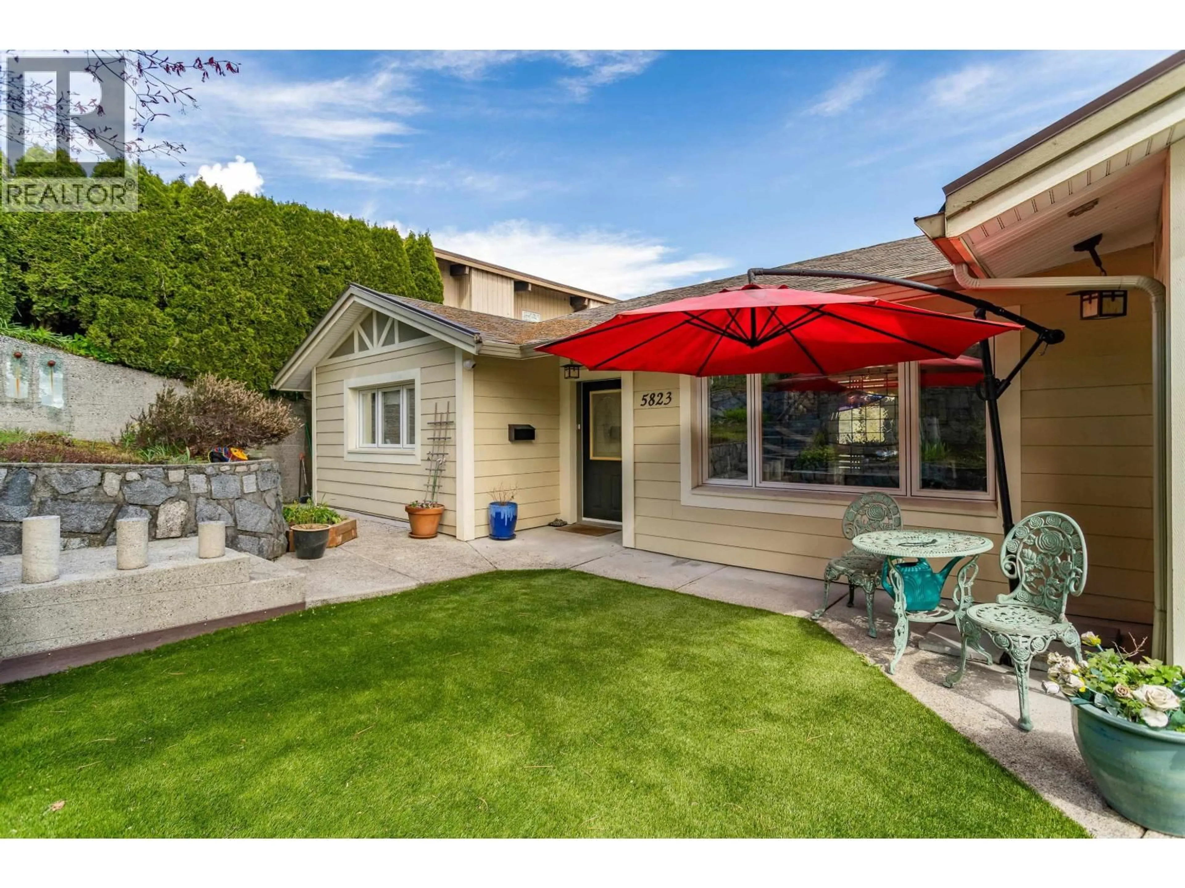 Patio, street for 5823 HIGHFIELD DRIVE, Burnaby British Columbia V5B1E4