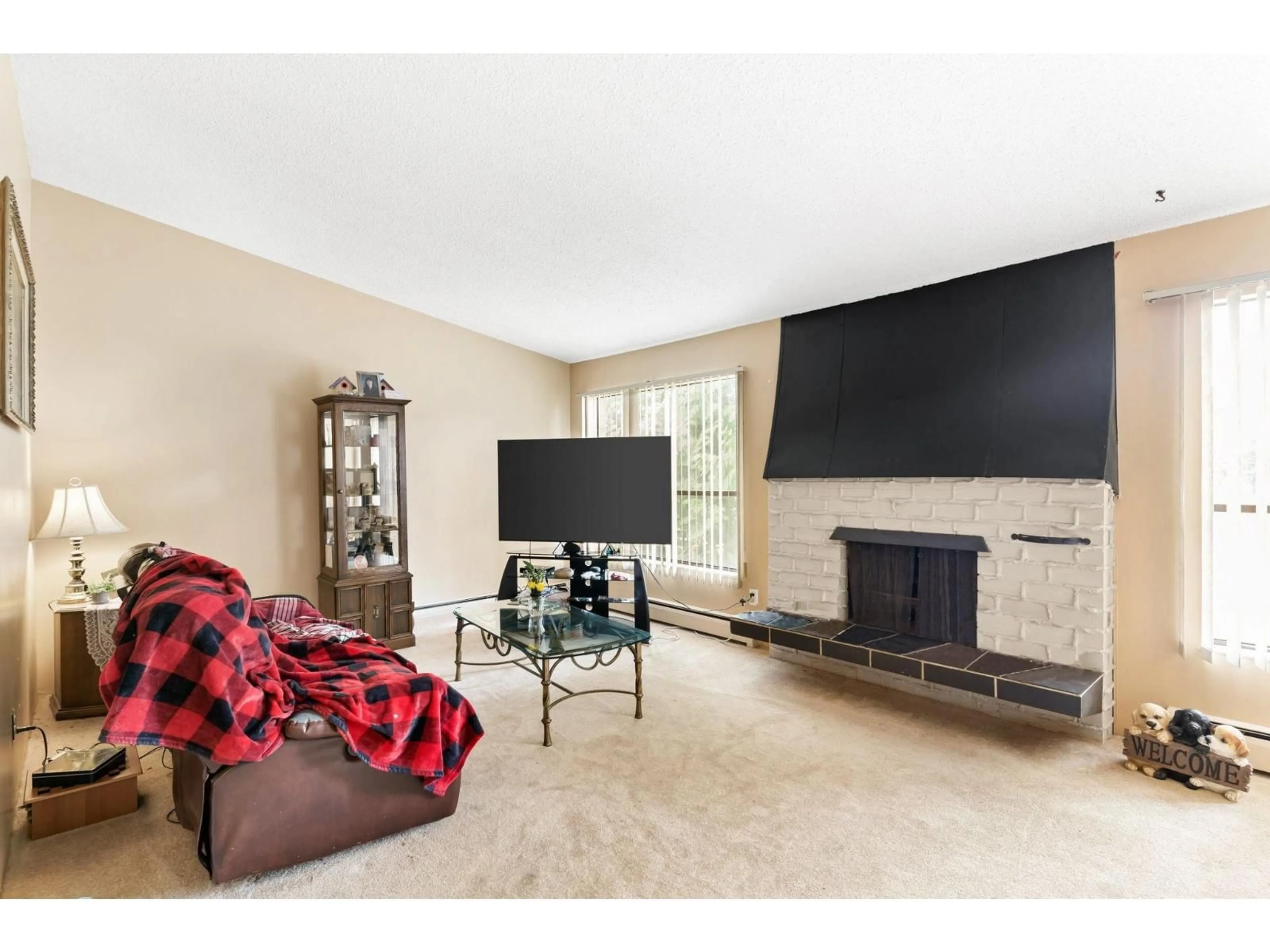 Living room with furniture, unknown for 14635 59A AVENUE, Surrey British Columbia V3S1P9