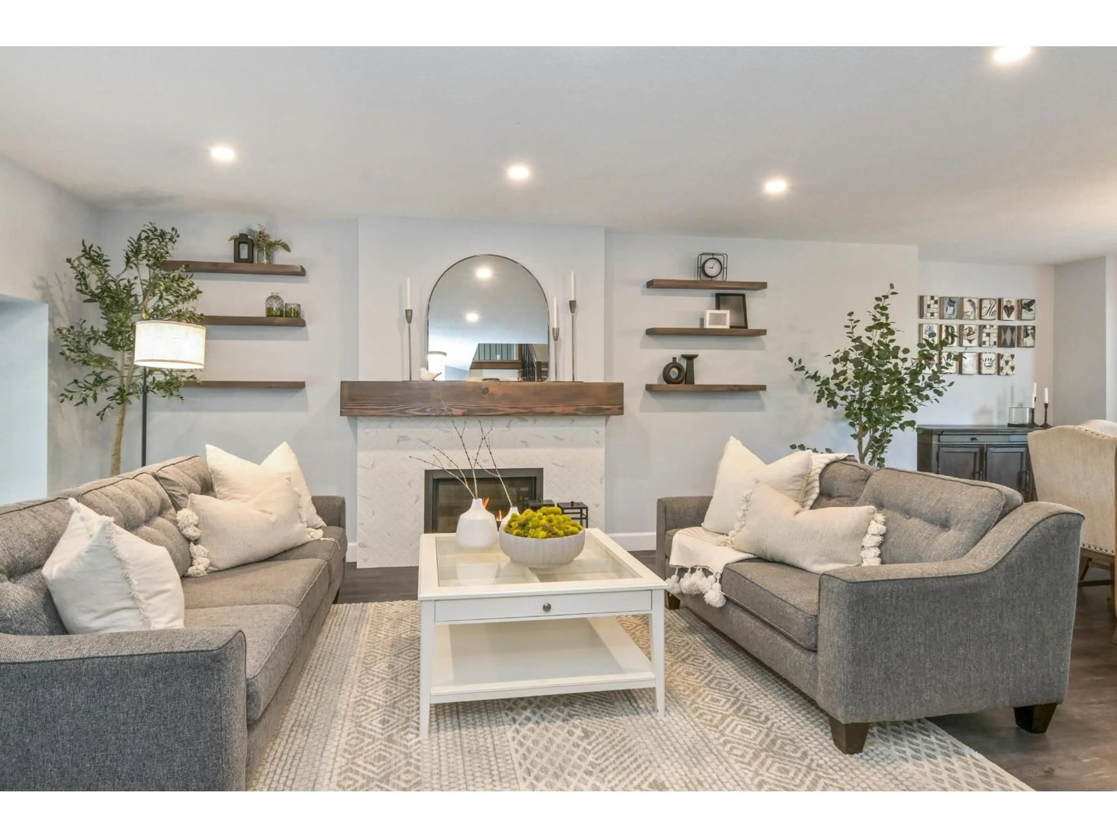 Living room with furniture, unknown for 5865 169 STREET, Surrey British Columbia V3S7A1