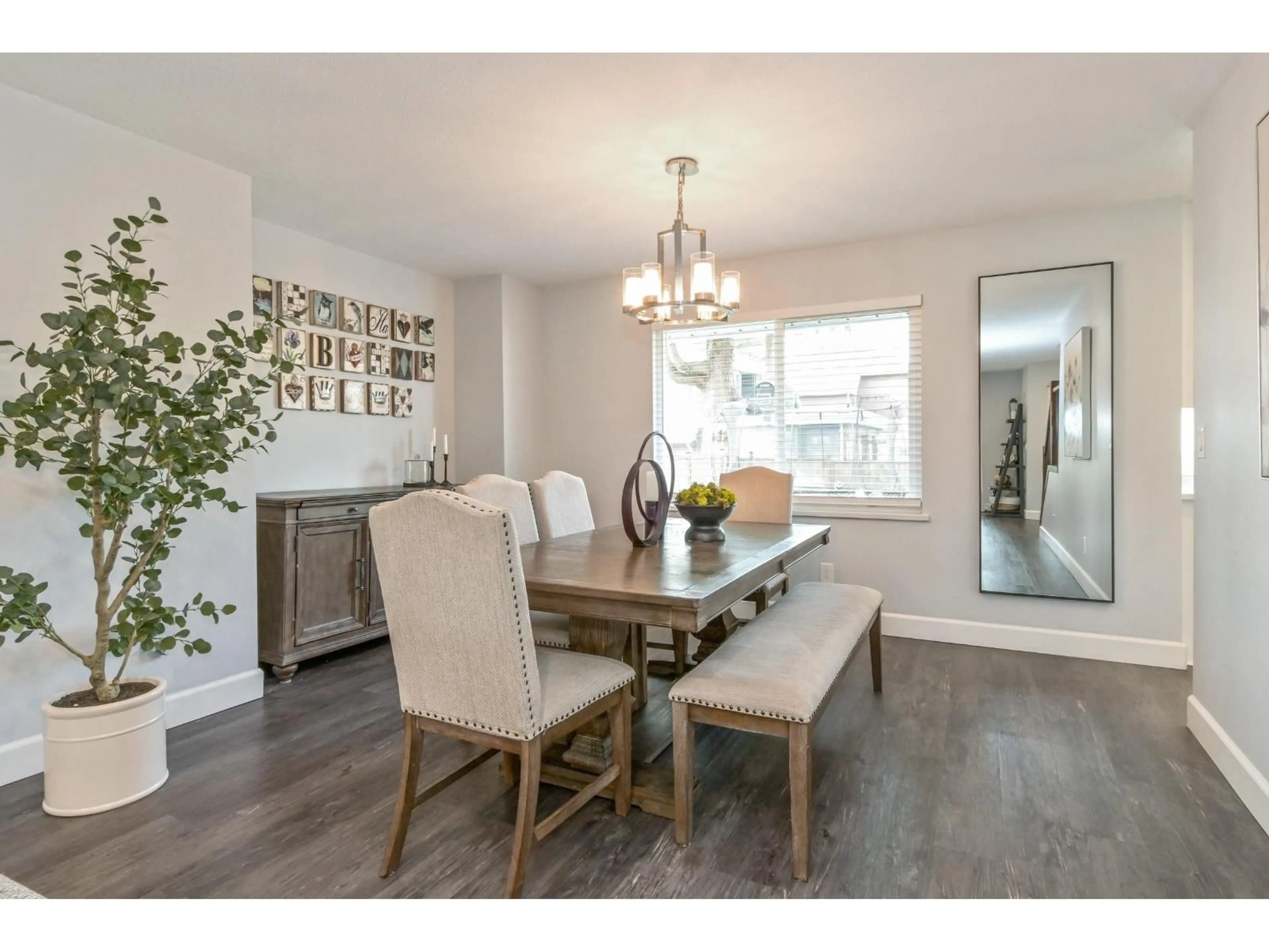 Dining room, wood/laminate floor for 5865 169 STREET, Surrey British Columbia V3S7A1