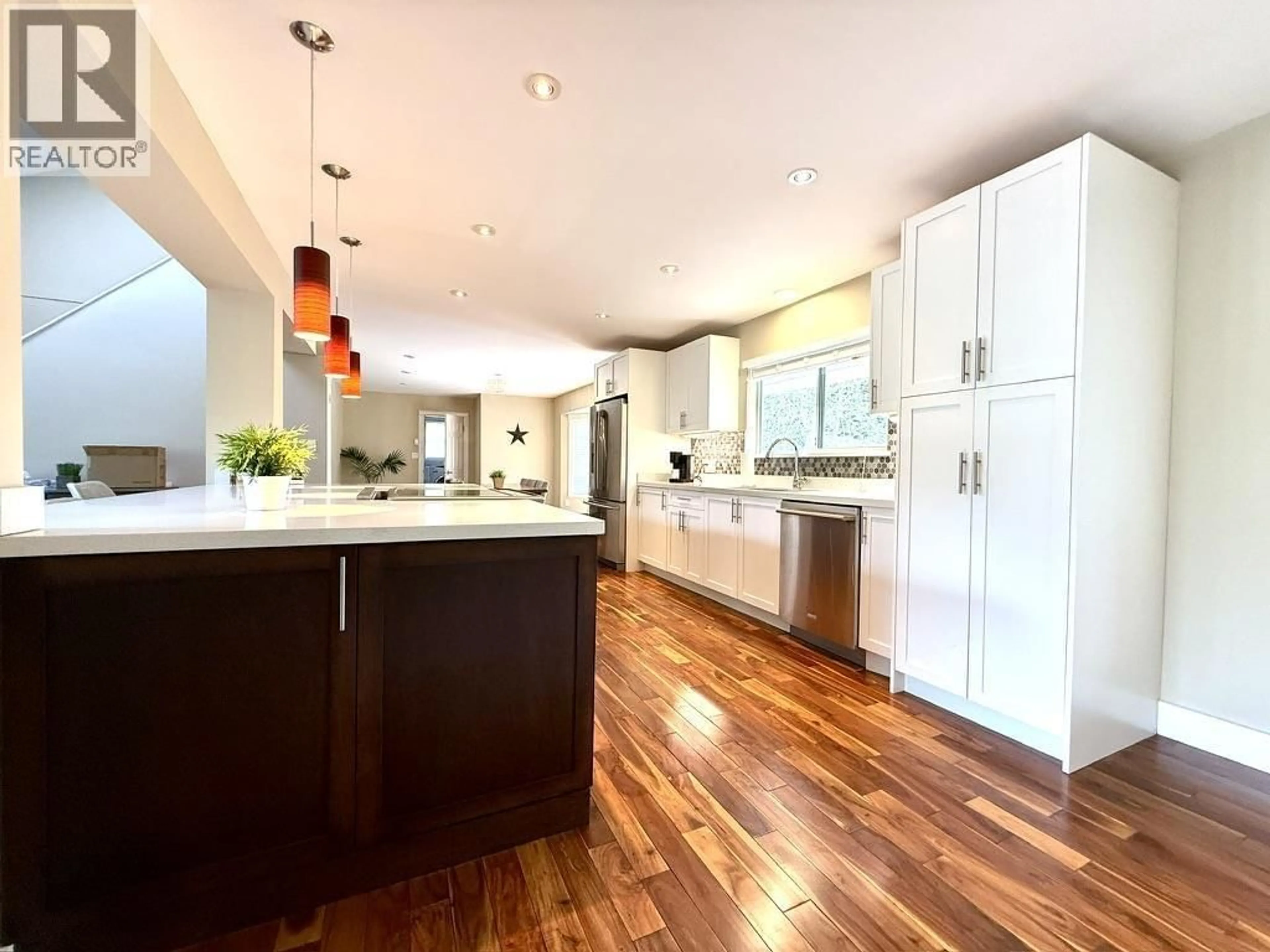 Contemporary kitchen, unknown for 1510 MACDONALD PLACE, Squamish British Columbia V0N1H0