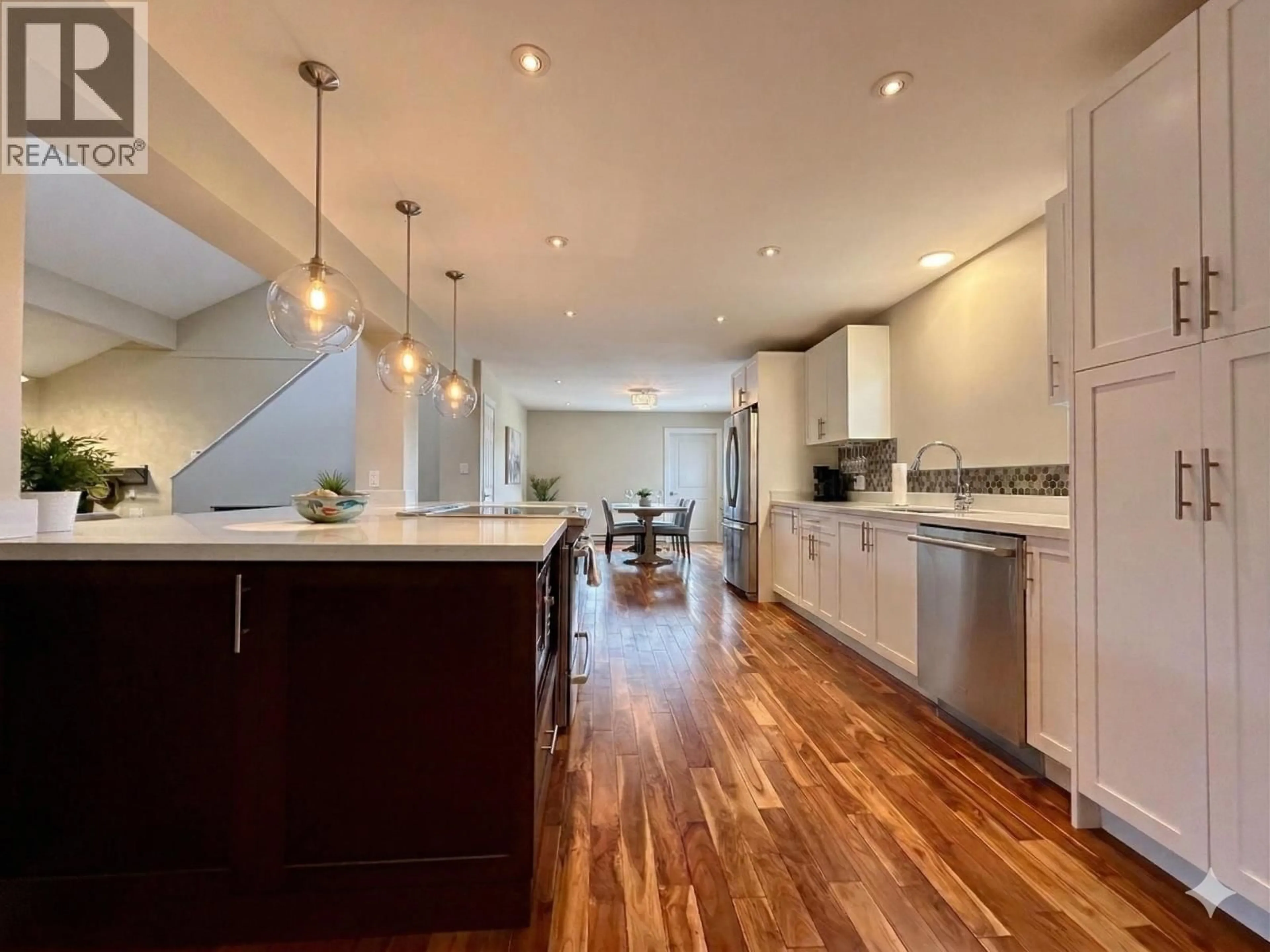 Open concept kitchen, wood/laminate floor for 1510 MACDONALD PLACE, Squamish British Columbia V0N1H0